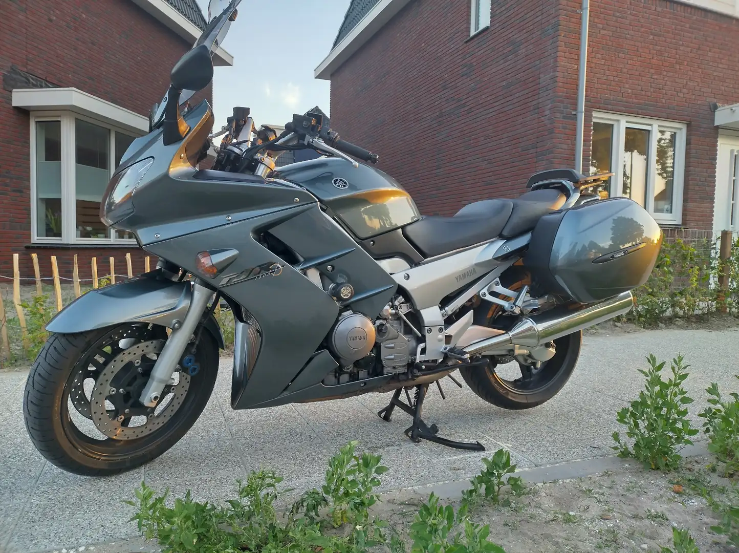 Yamaha FJR 1300 srebrna - 1