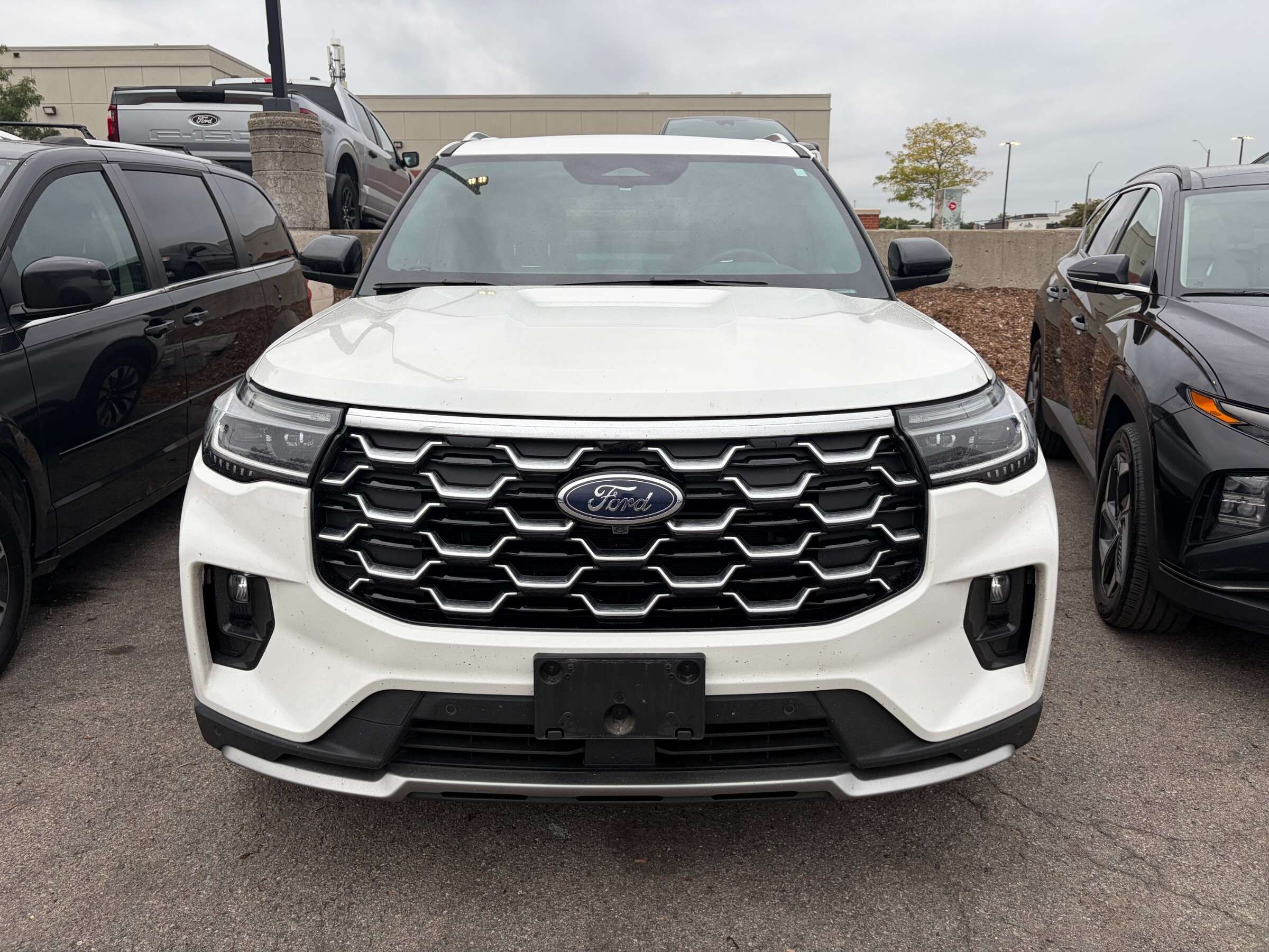 2026 Ford Explorer Platinum NO ADMIN FEES! | PREMIUM LUXURY | ONE OWN — photo 1