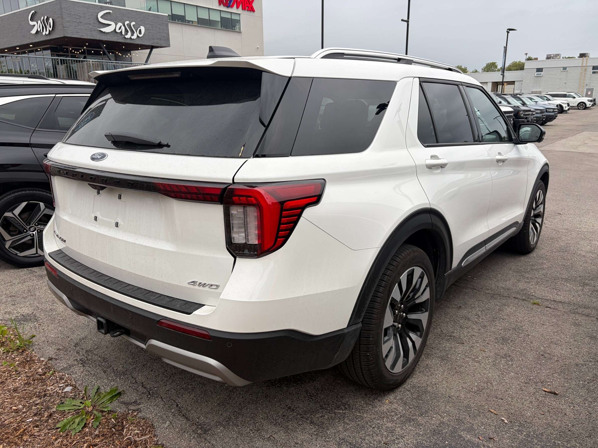 2026 Ford Explorer Platinum NO ADMIN FEES! | PREMIUM LUXURY | ONE OWN — photo 1