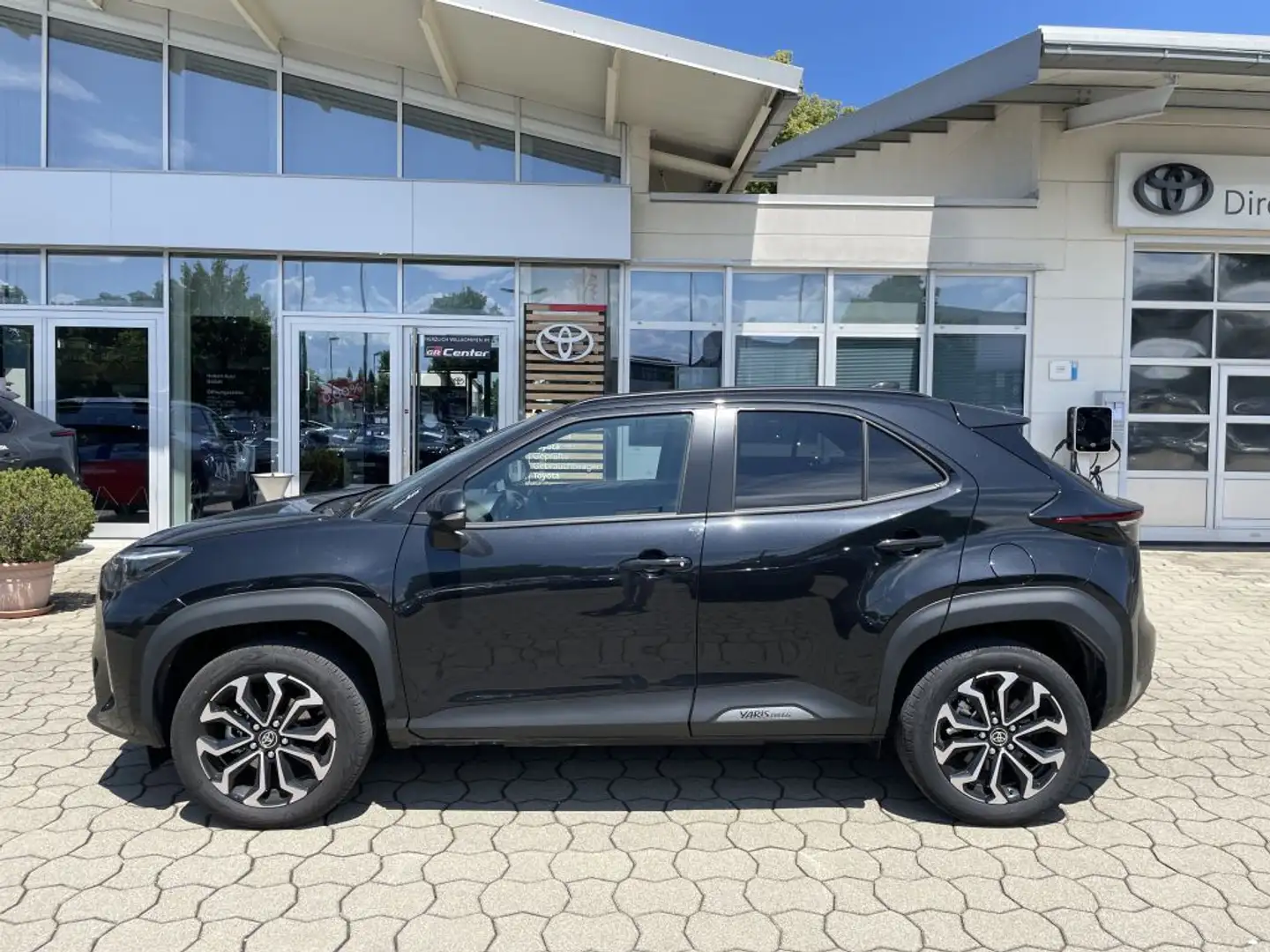 Toyota Yaris Cross Hybrid Team-D *Safety-Paket*Winter-Paket* Schwarz - 2