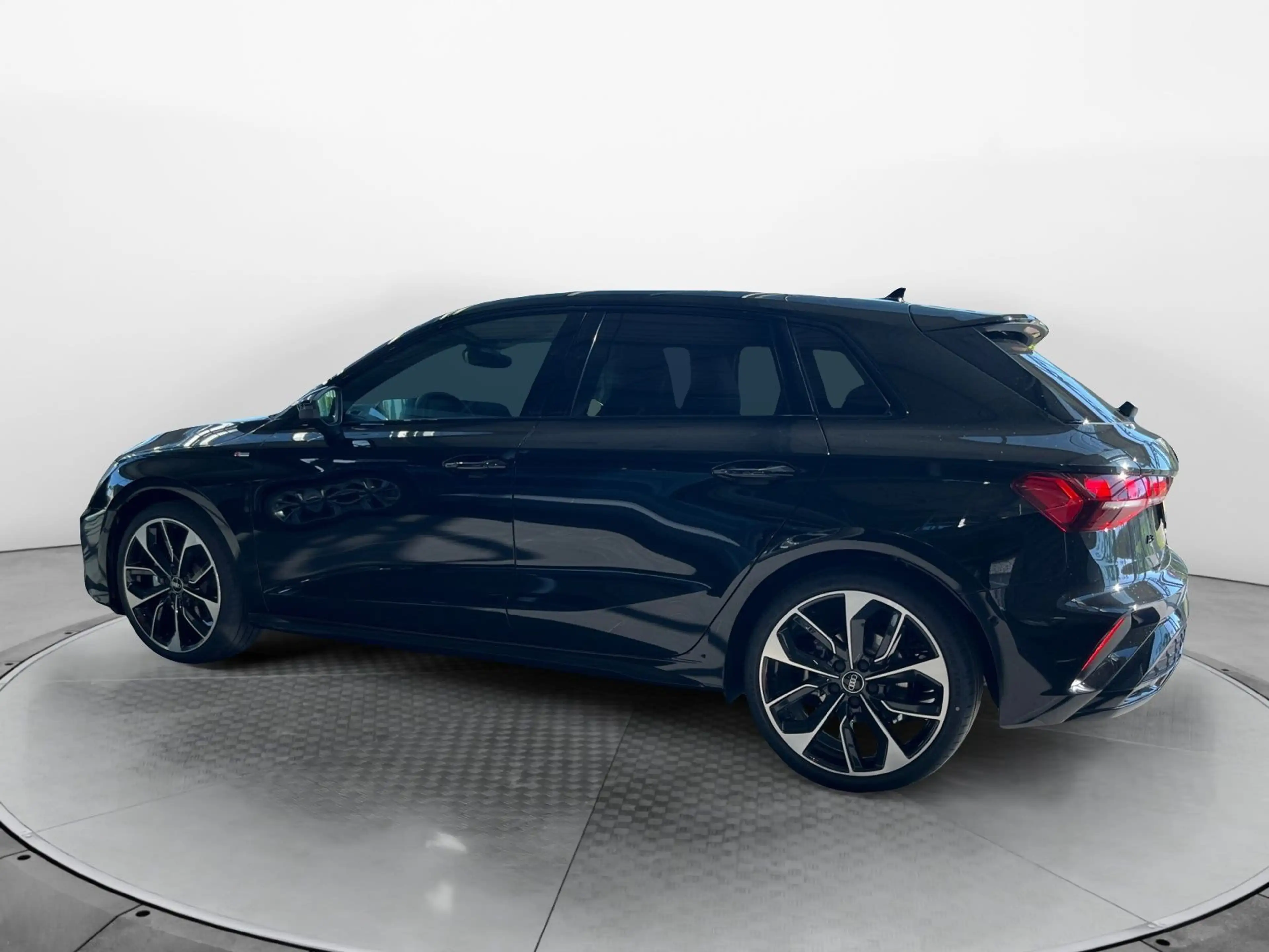 Audi A3 S line TDI 110 kW S tronic — photo 2