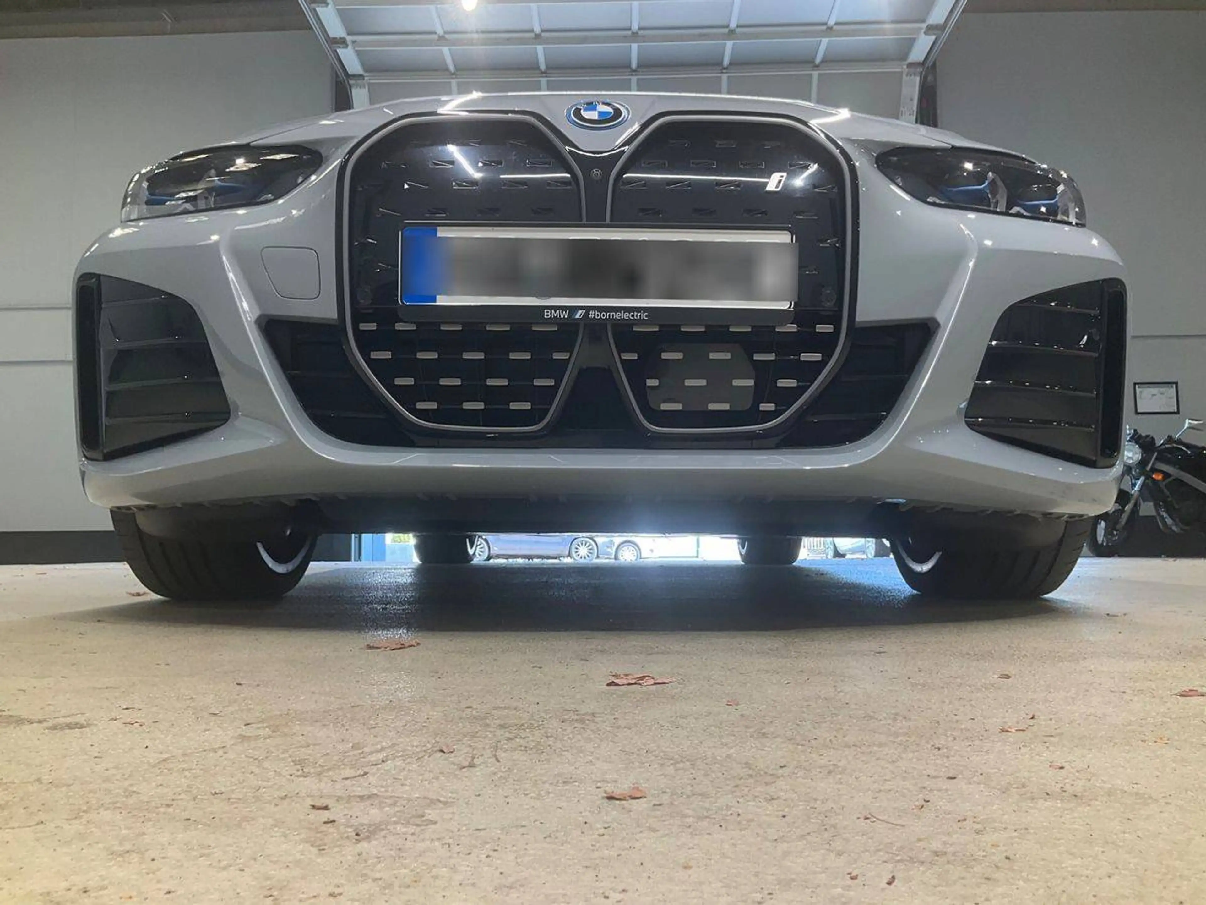 BMW i4 40 eDrive M Sport — photo 11
