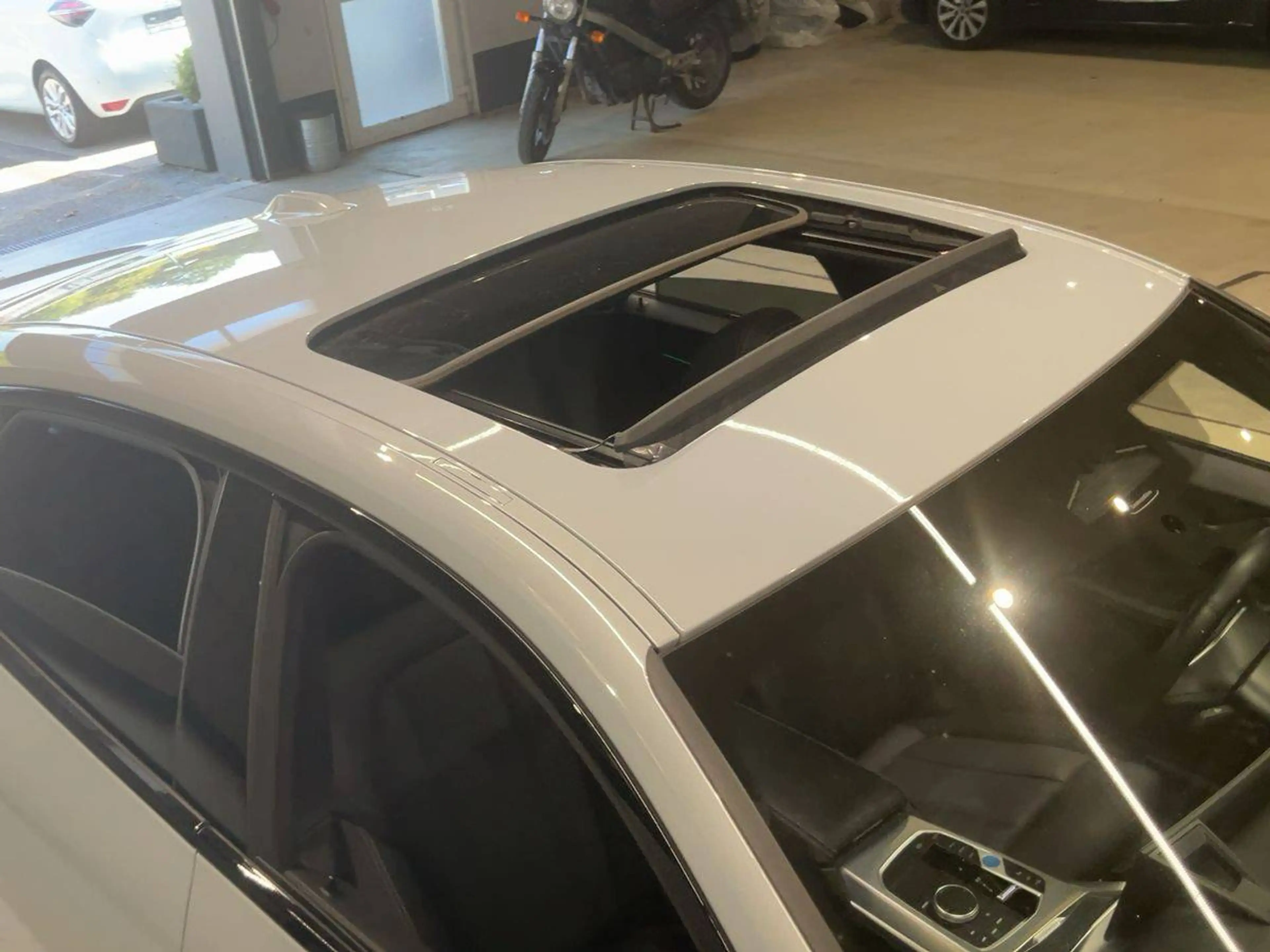 BMW i4 40 eDrive M Sport — photo 7