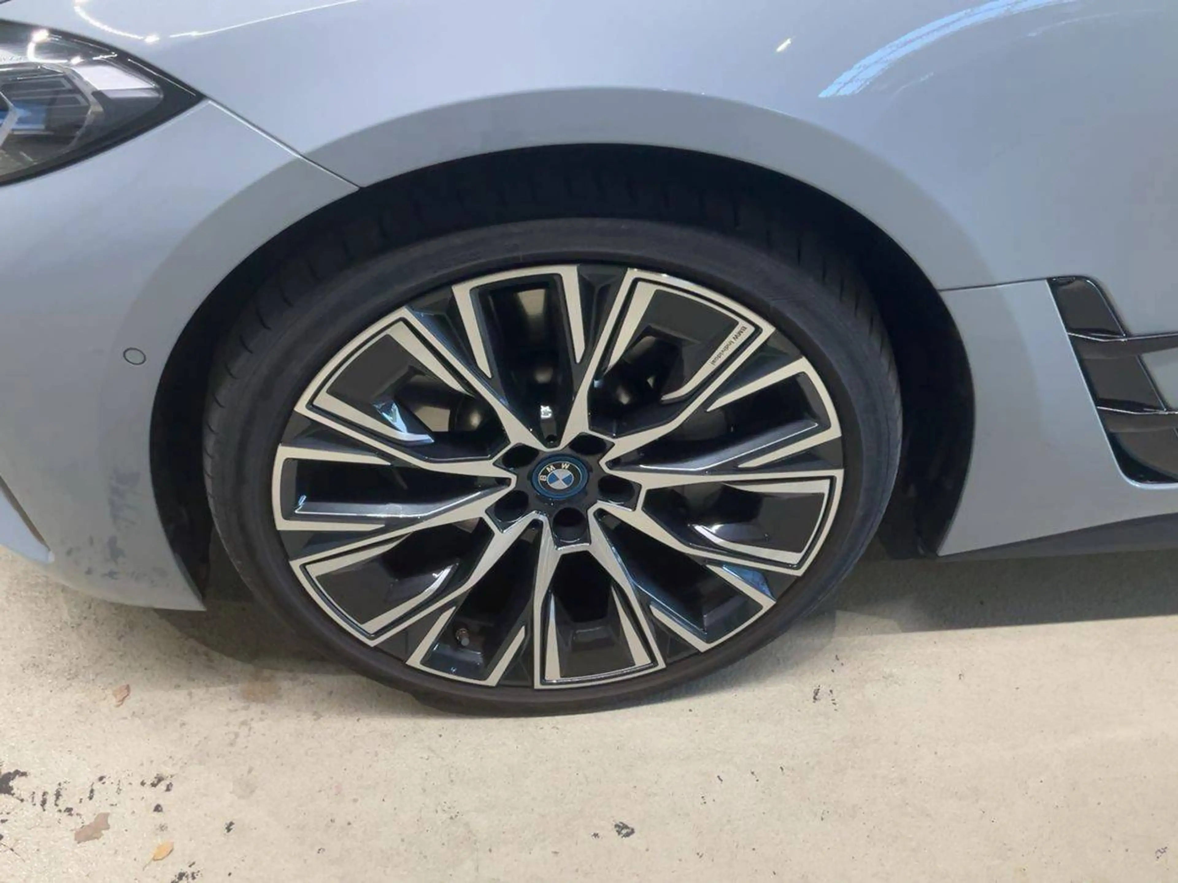 BMW i4 40 eDrive M Sport — photo 8