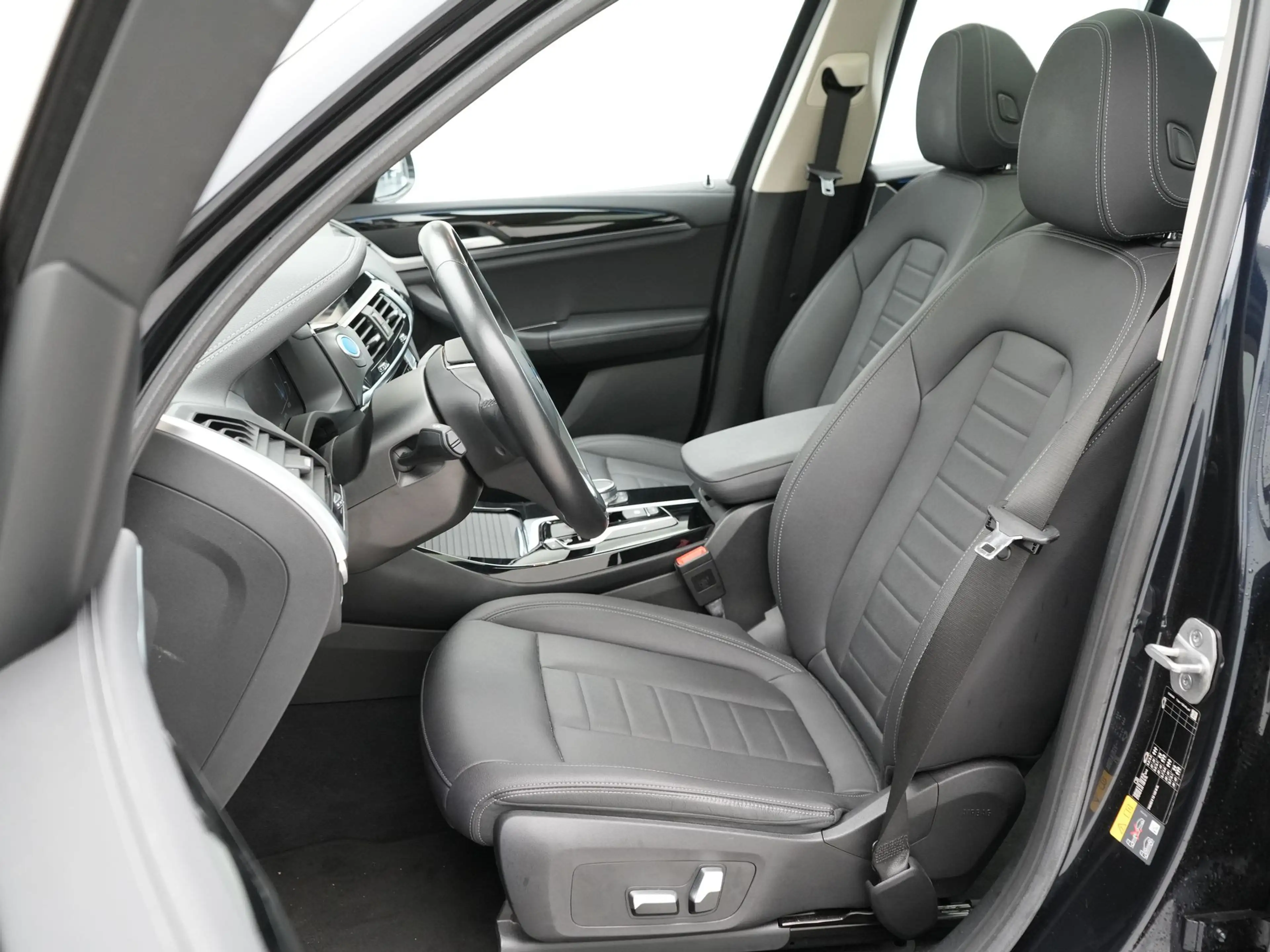 BMW iX3 Executive 80 kWh — photo 4