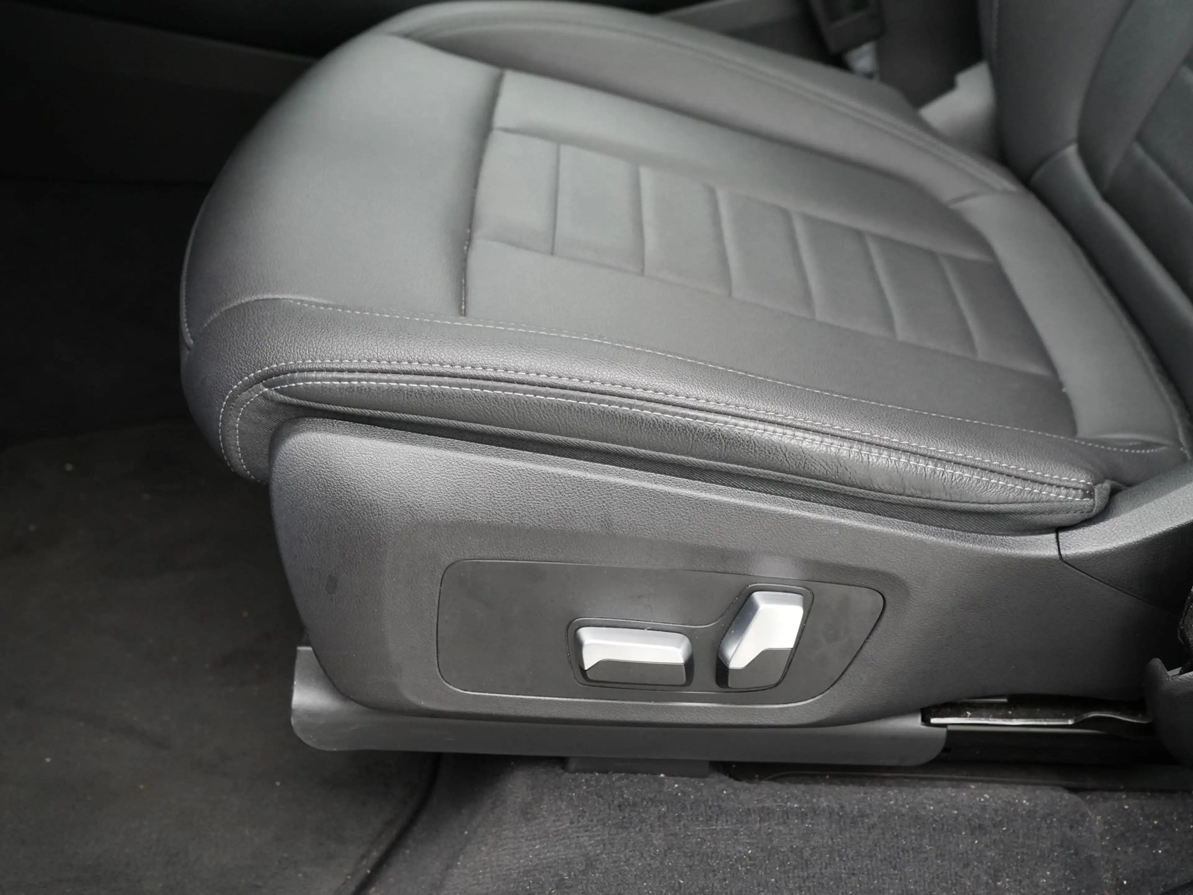 BMW iX3 Executive 80 kWh — photo 15