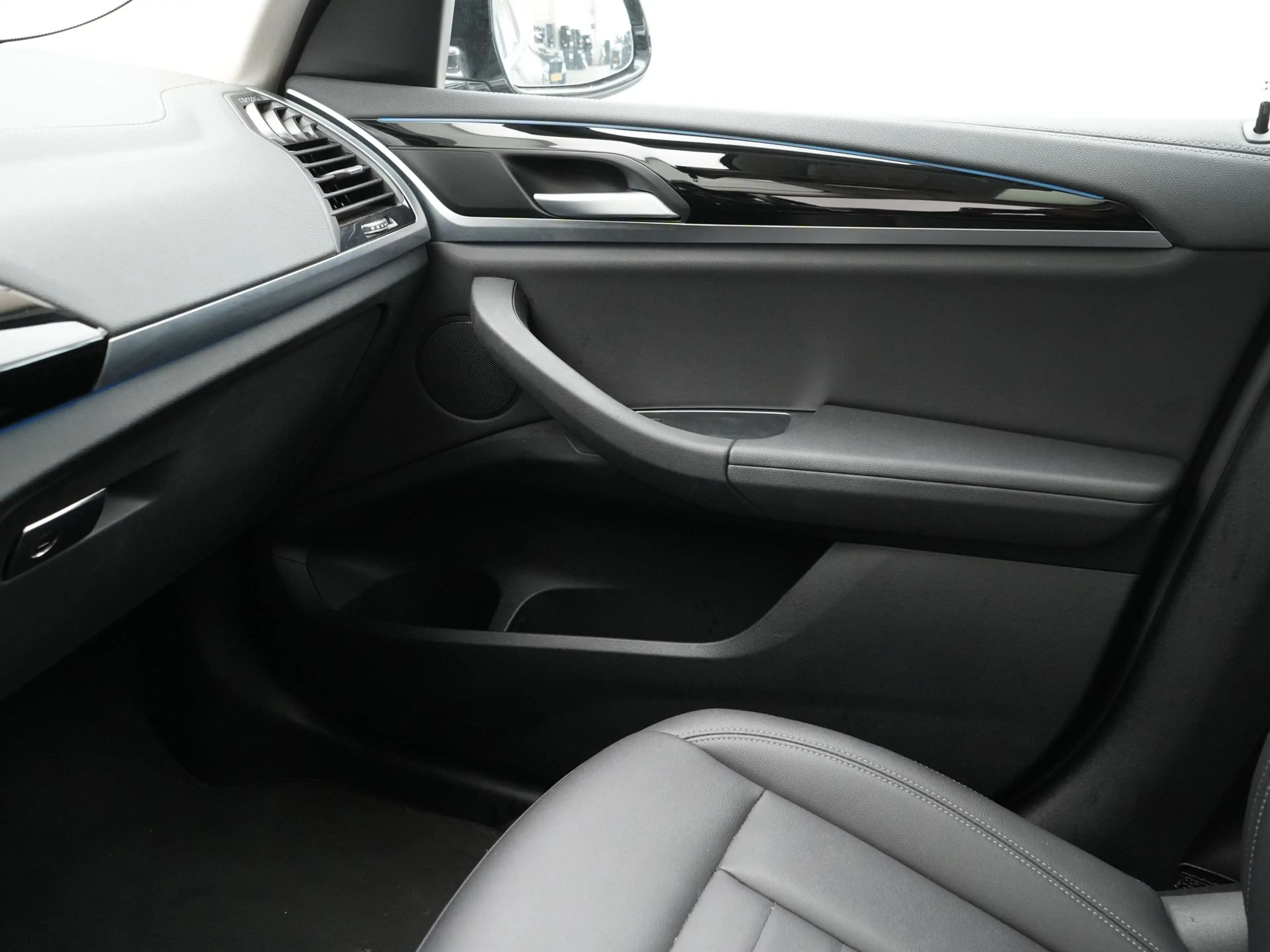 BMW iX3 Executive 80 kWh — photo 14