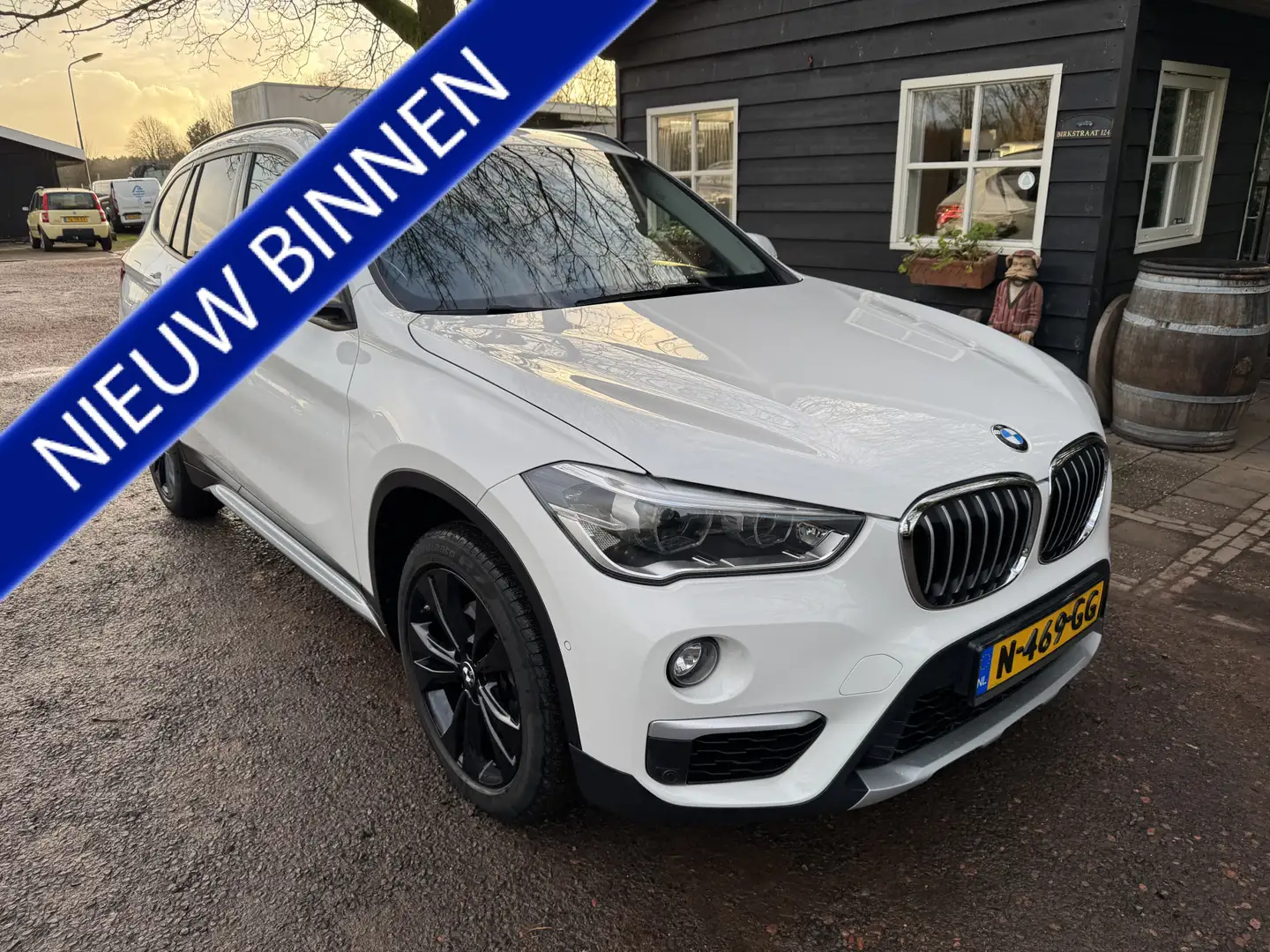 BMW X1 sDrive18i Centennial Exec. PANO|LEER|PDC Wit - 1