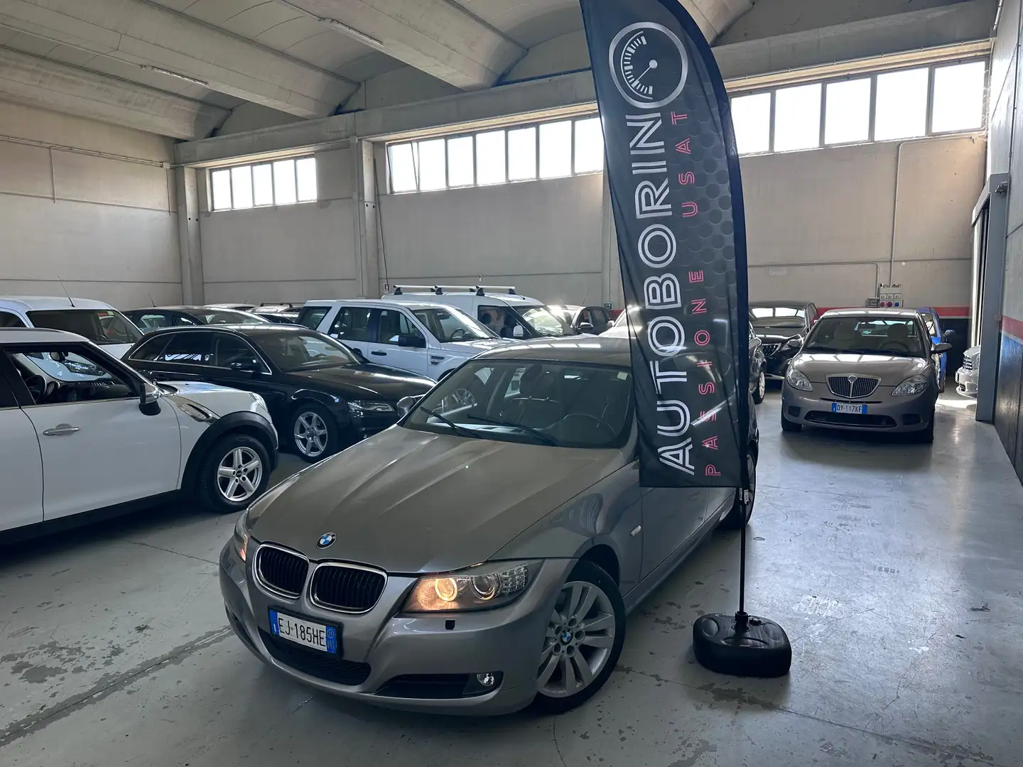 BMW 318 318d Touring 2.0 Futura c/pelle 143cv Grijs - 1