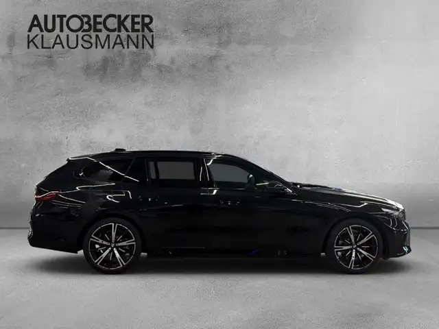 BMW 5 Series view 4