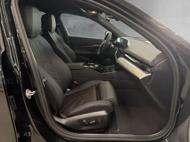 BMW 5 Series view 11