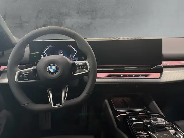 BMW 5 Series view 10