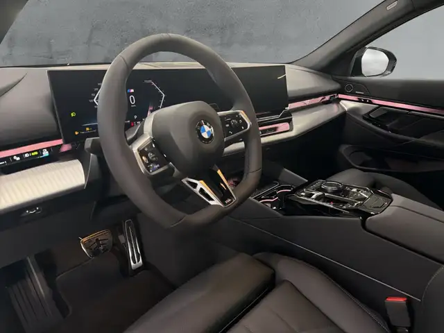 BMW 5 Series view 9
