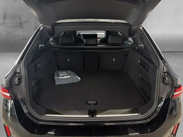 BMW 5 Series view 15