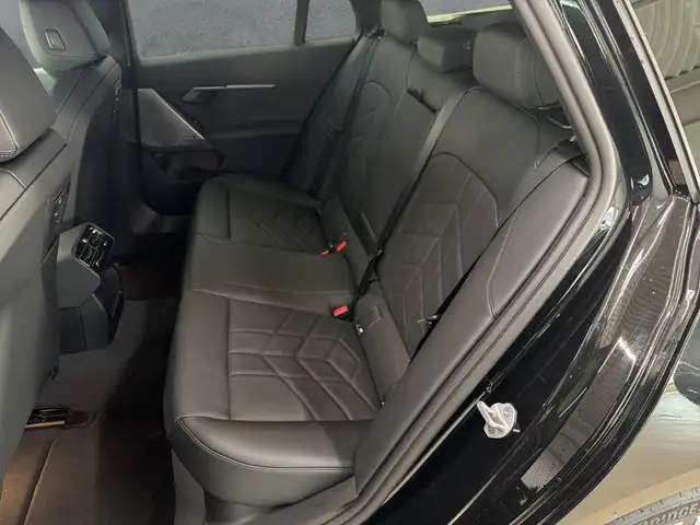 BMW 5 Series view 13