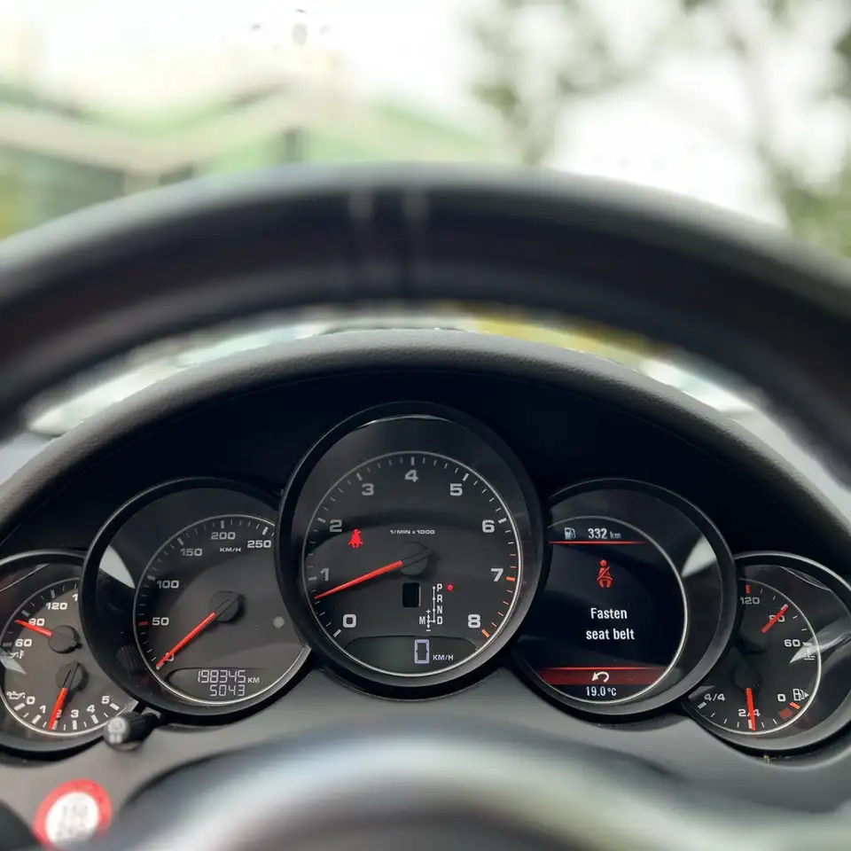 Porsche Cayenne снимка Porsche Cayenne