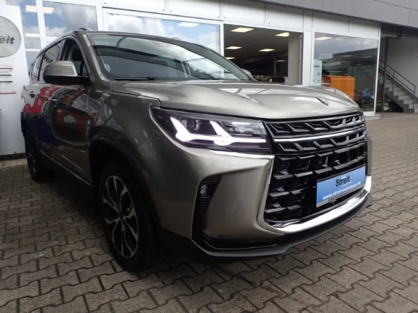 DFM Forthing 3 1.5L Turbo El. Panodach Leder ACC El. Heckklappe K Gold - 2