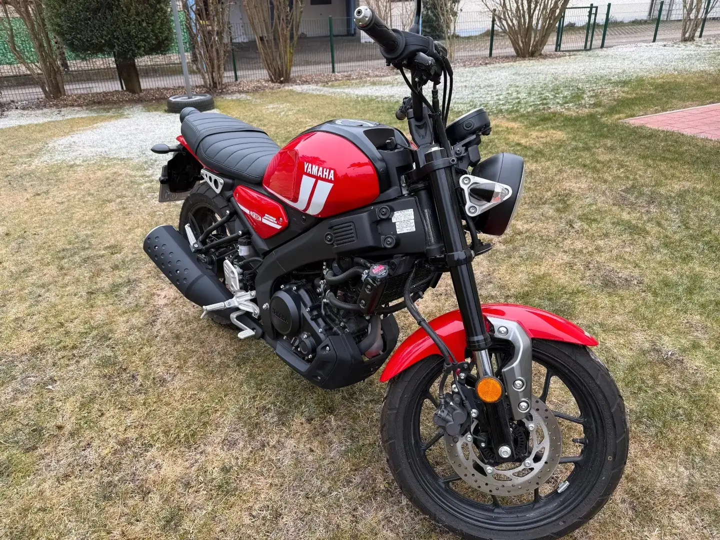 Yamaha XSR 125 Rojo - 1
