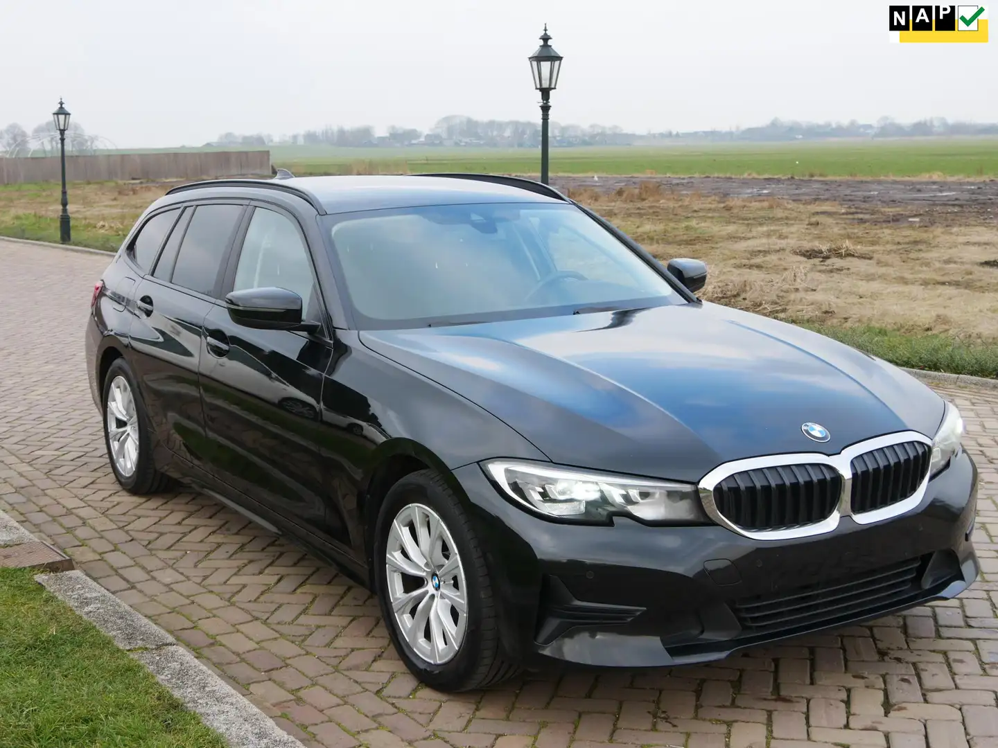 BMW 318 3-serie Touring 318d AUT. LEATHER CLIMA **12699 NE Zwart - 1