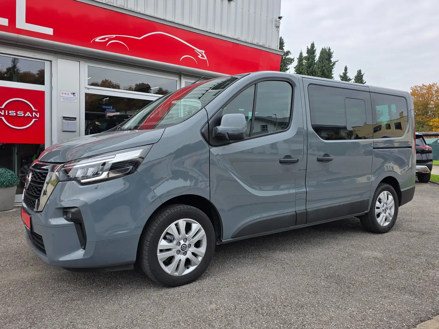Nissan Primastar L1H1 2,8t Tekna Grau - 2