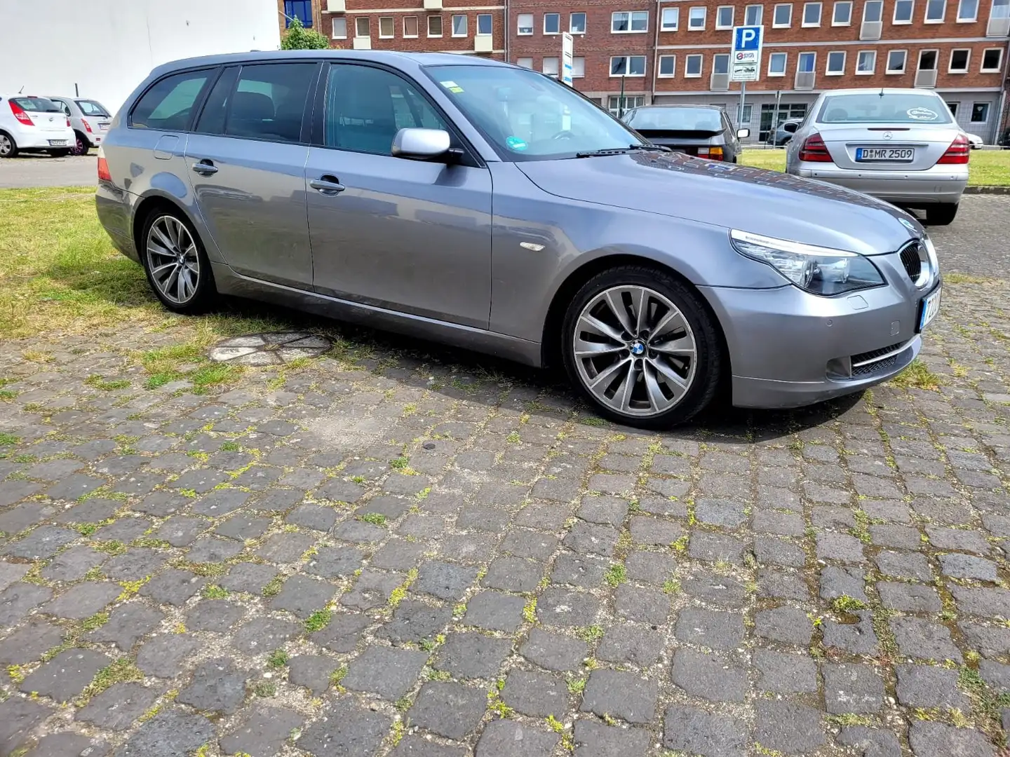 BMW 530 530d Touring Šedá - 1