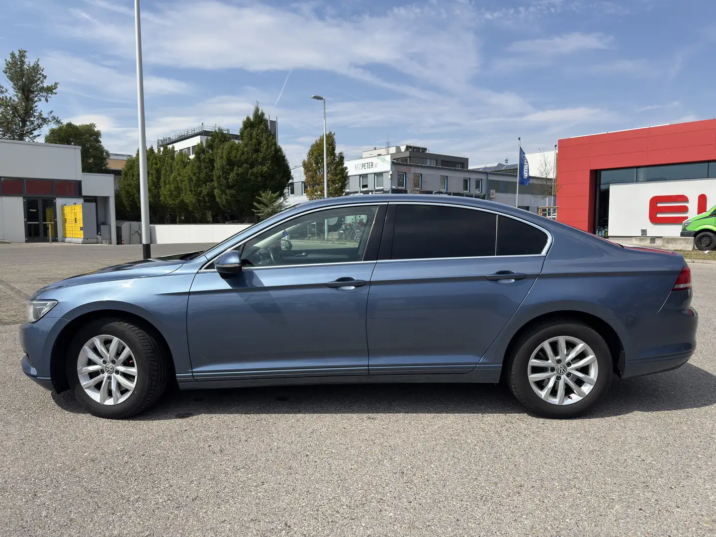 Volkswagen Passat Comfortline 1,6 TDI Blau - 2