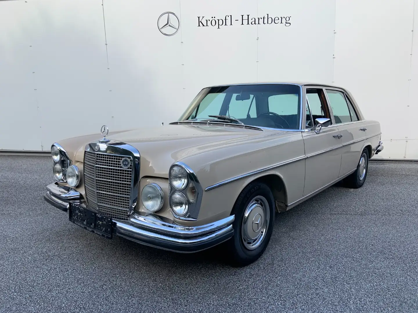 Mercedes-Benz 280 SEL Beżowy - 2