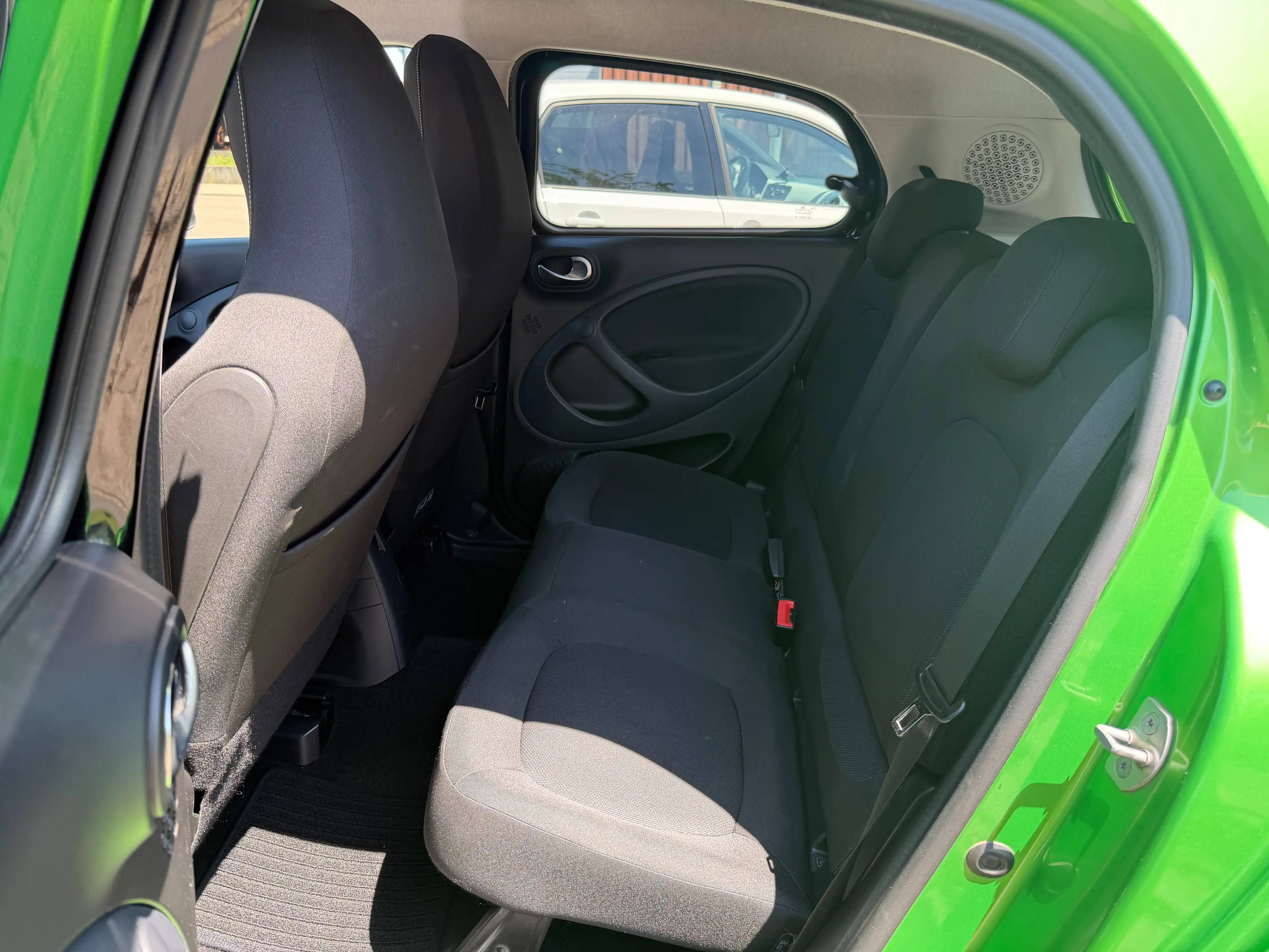 smart forFour electric drive / EQ 60 kW passion Parksensoren Sitzheizung Bluetooth Tempomat — photo 11