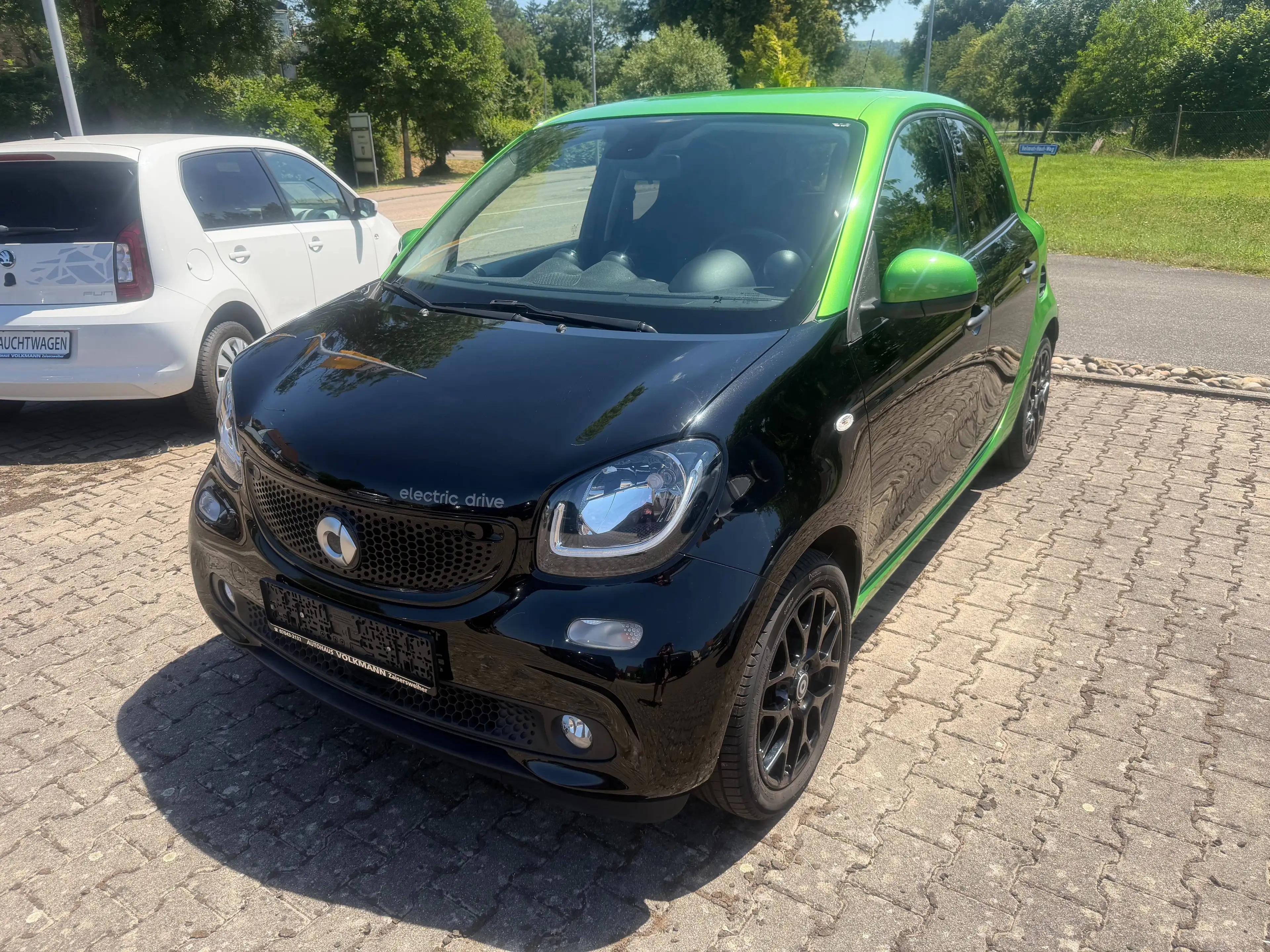 smart forFour electric drive / EQ 60 kW passion Parksensoren Sitzheizung Bluetooth Tempomat — photo 2