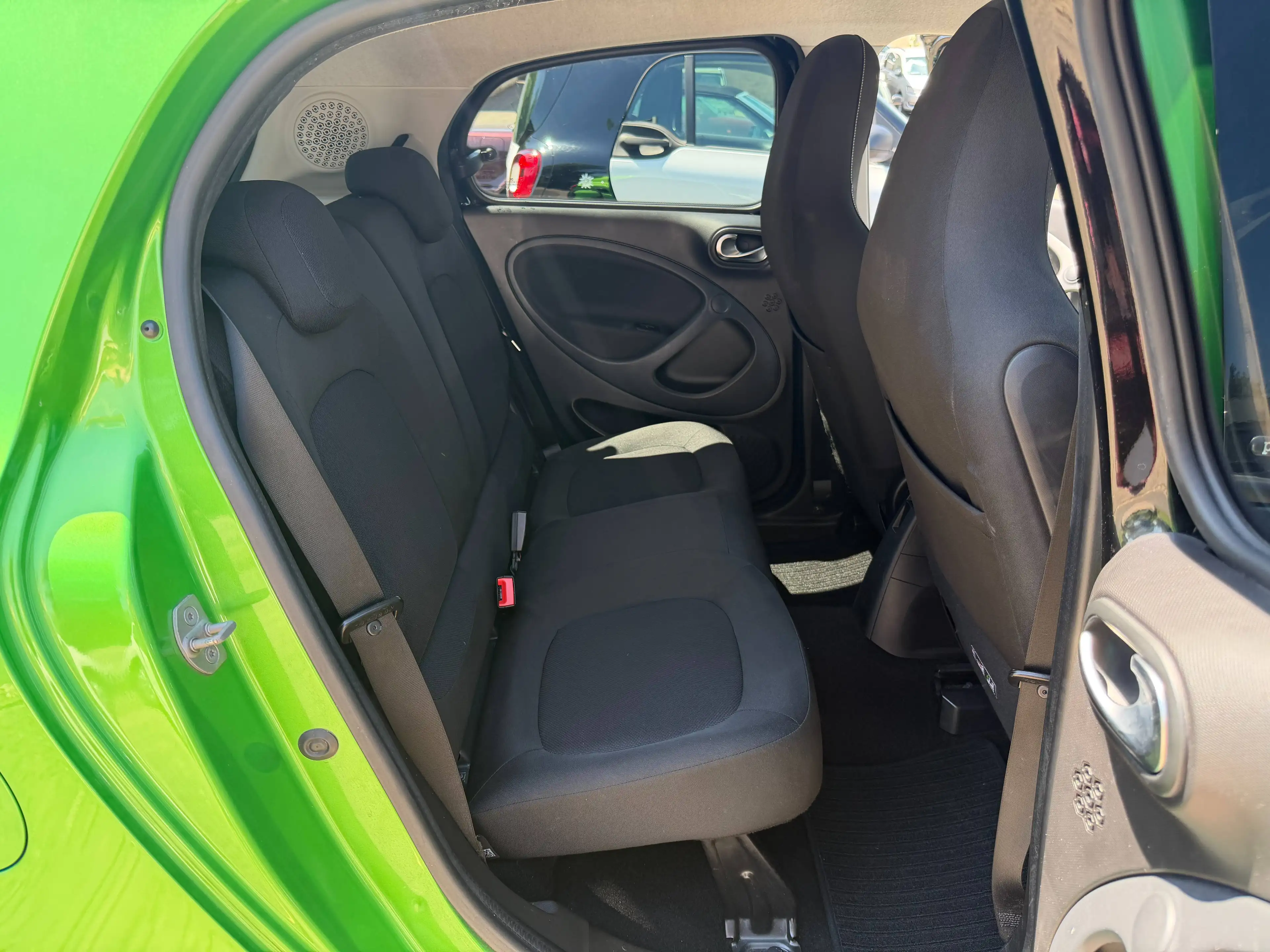 smart forFour electric drive / EQ 60 kW passion Parksensoren Sitzheizung Bluetooth Tempomat — photo 12