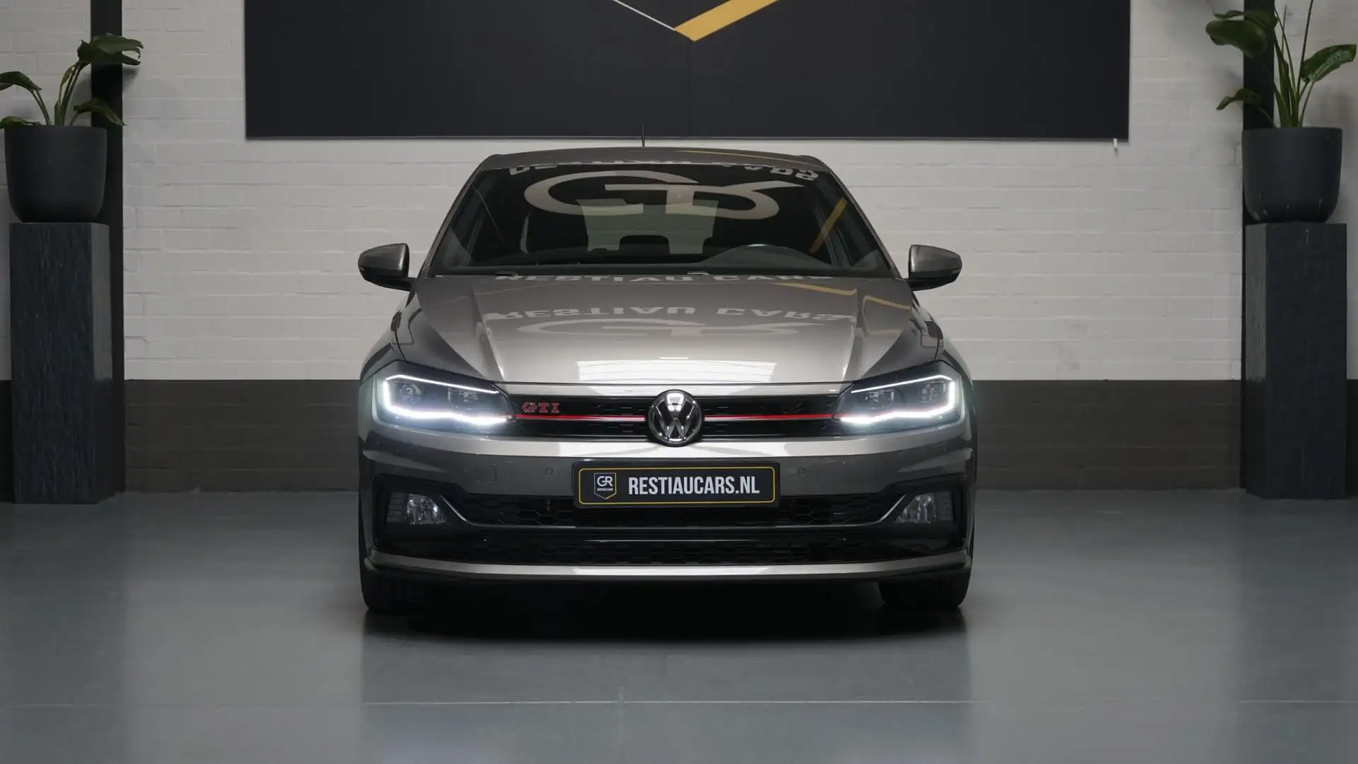 Volkswagen Polo GTI 2.0 TSI AUTOMAAT-ACC-BEATS-CAMERA-KEYLESS-LED-MODE Gris - 2