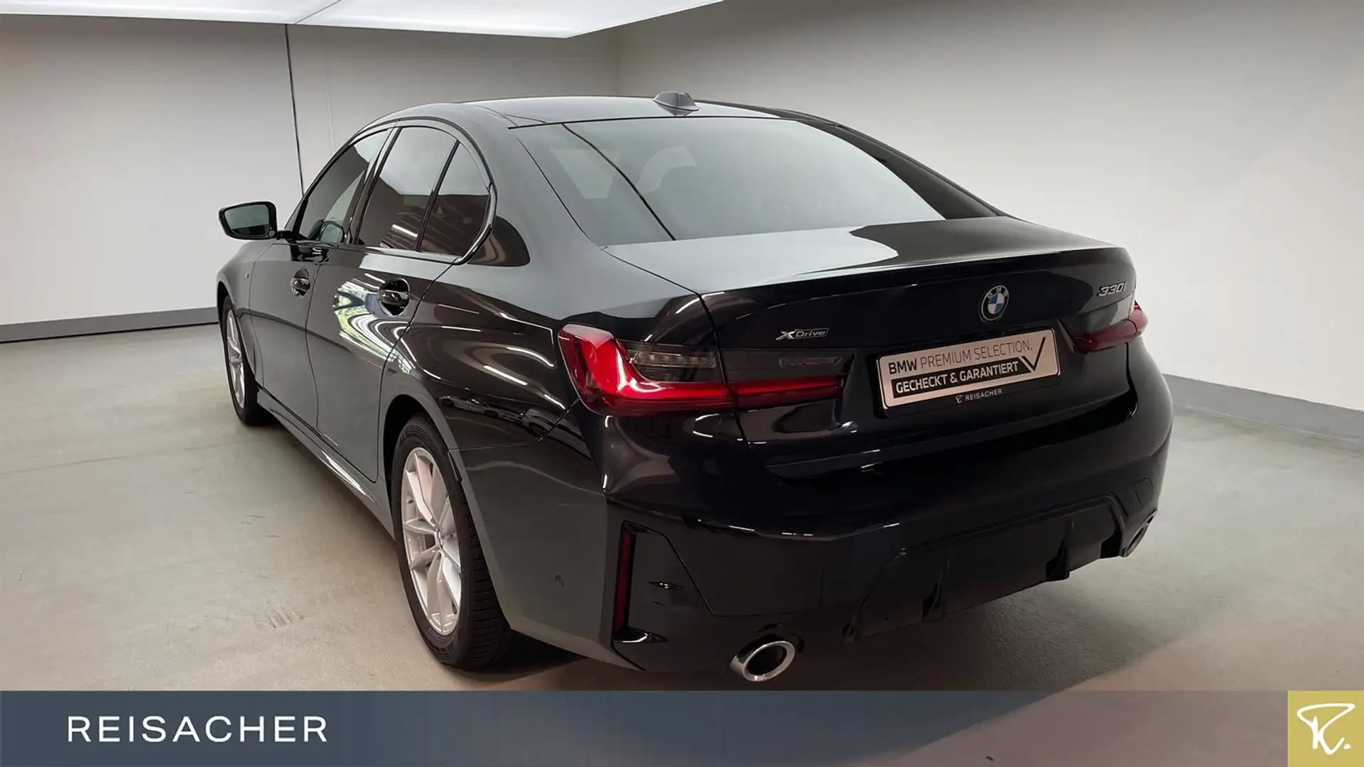 BMW 330 i A xDrive M-Sport,AHK,LCProf,PA+,adapLED,ACC Schwarz - 2