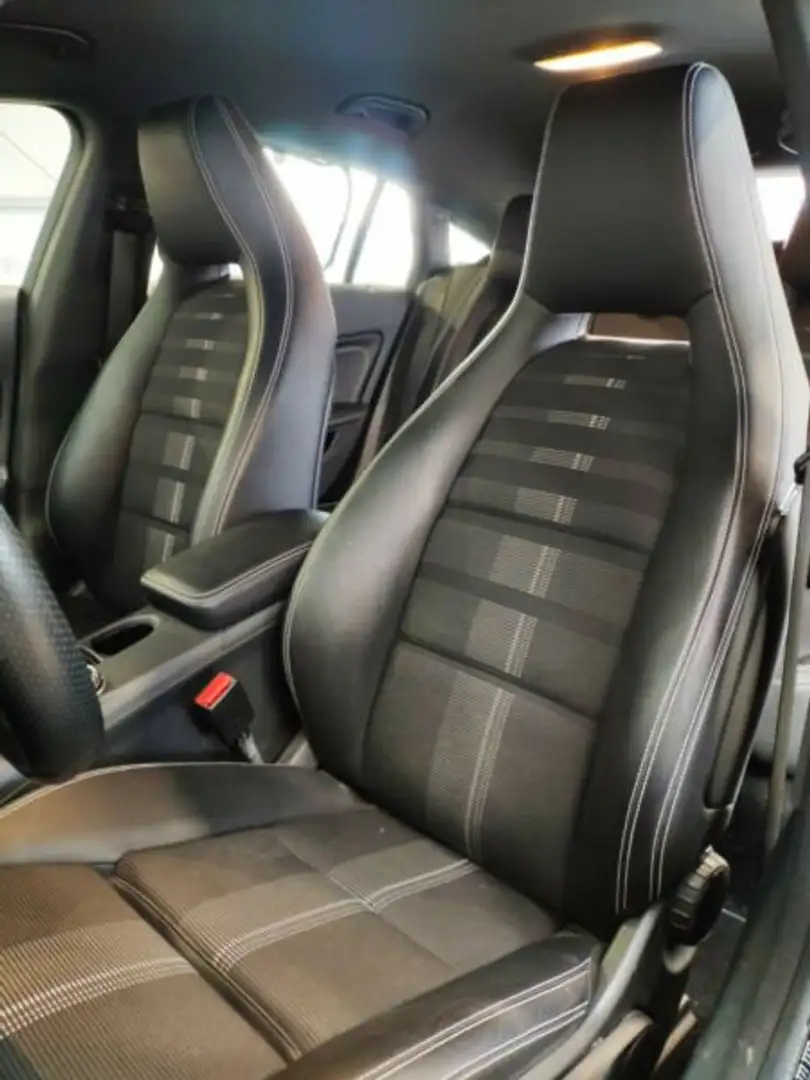 Mercedes-Benz CLA 180 Shooting Brake 180 SCORE! Schwarz - 2