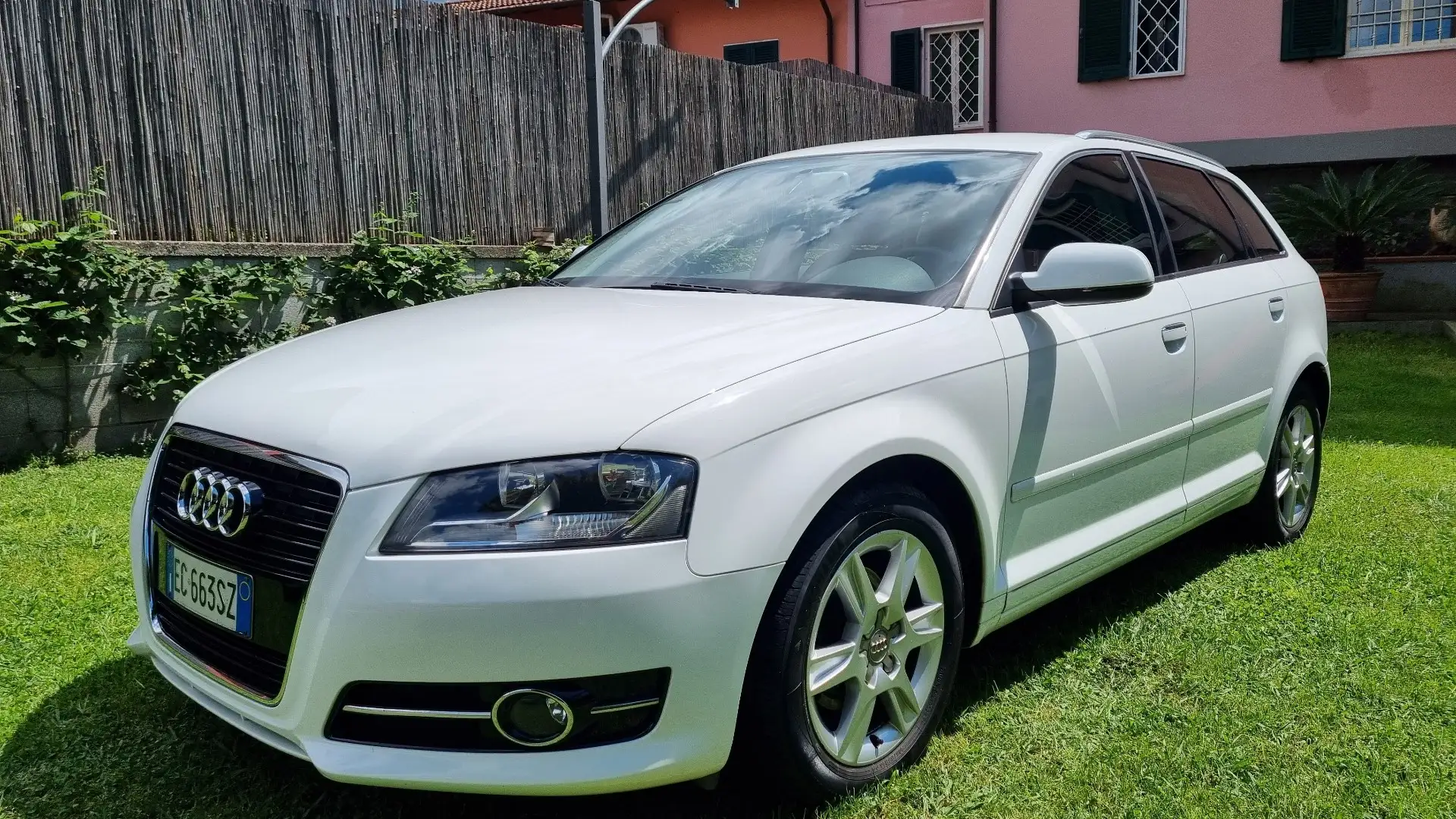 Audi A3 Sportback 1.2 tfsi Young Edition Bianco - 1