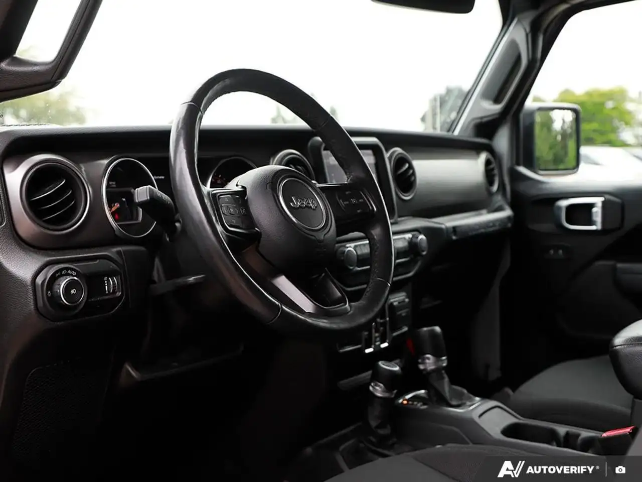 Jeep Wrangler снимка Jeep Wrangler