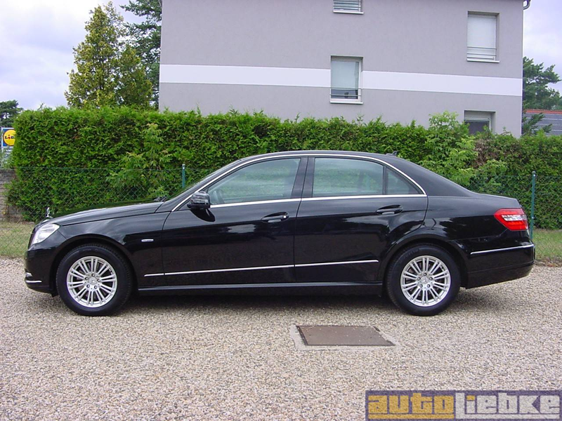 Mercedes-Benz E 250 ELEG. AUTOM,XEN,NAVI-CO,SHZ,PTS,BT,GRA — photo 2