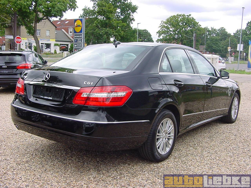 Mercedes-Benz E 250 ELEG. AUTOM,XEN,NAVI-CO,SHZ,PTS,BT,GRA — photo 3