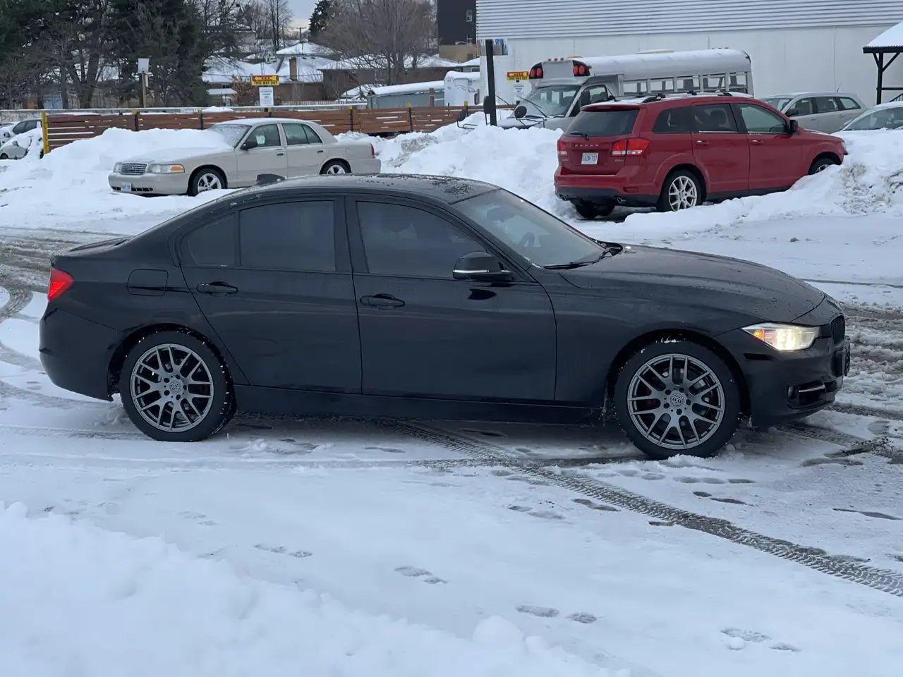 BMW 3 Series снимка BMW 3 Series