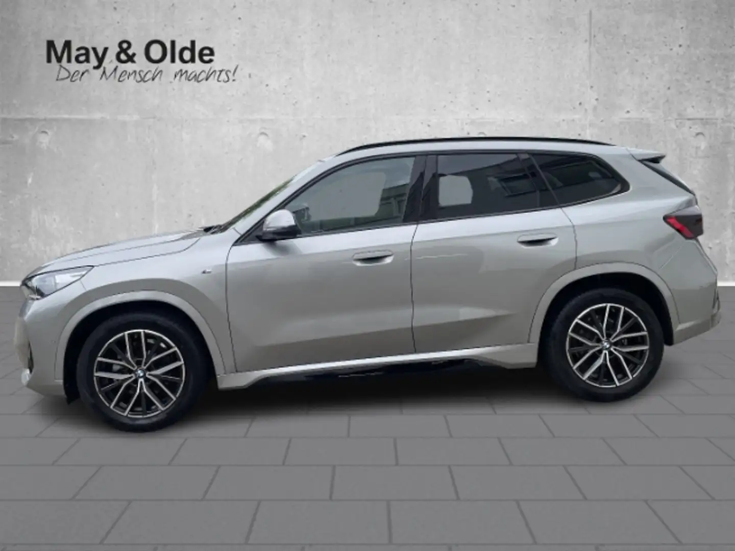 BMW X1 sDrive18i M Sport AHK Pano Navi Digitales Cockpit Silber - 2