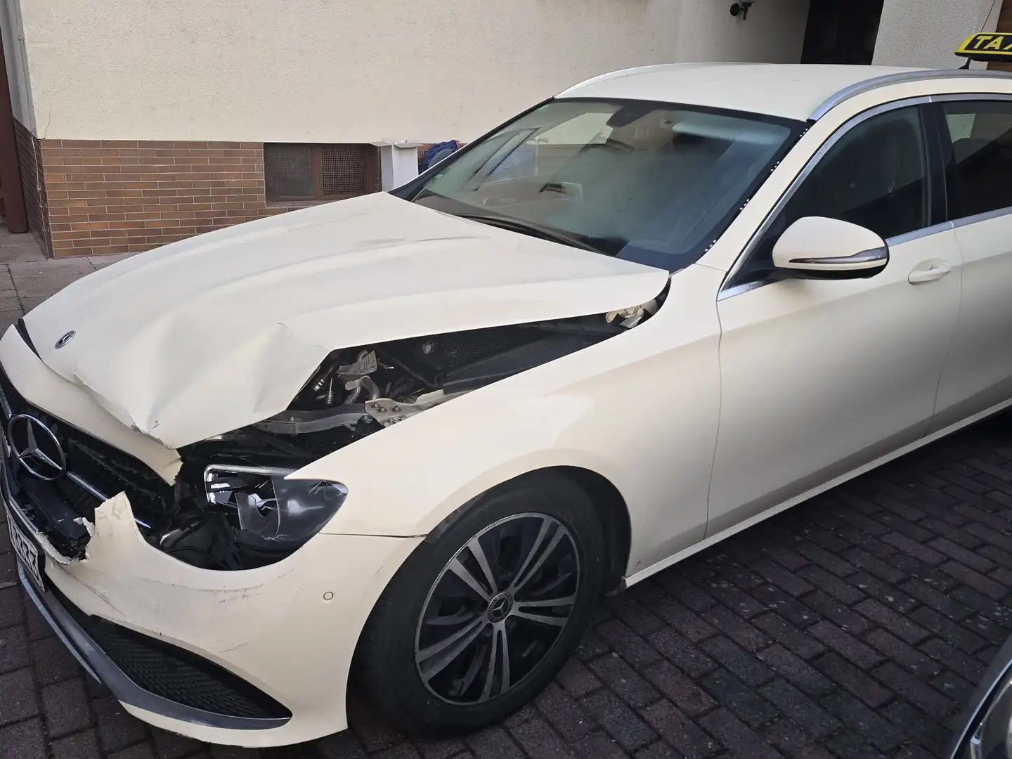 Mercedes-Benz E 200 d T 9G-TRONIC Avantgarde - 1