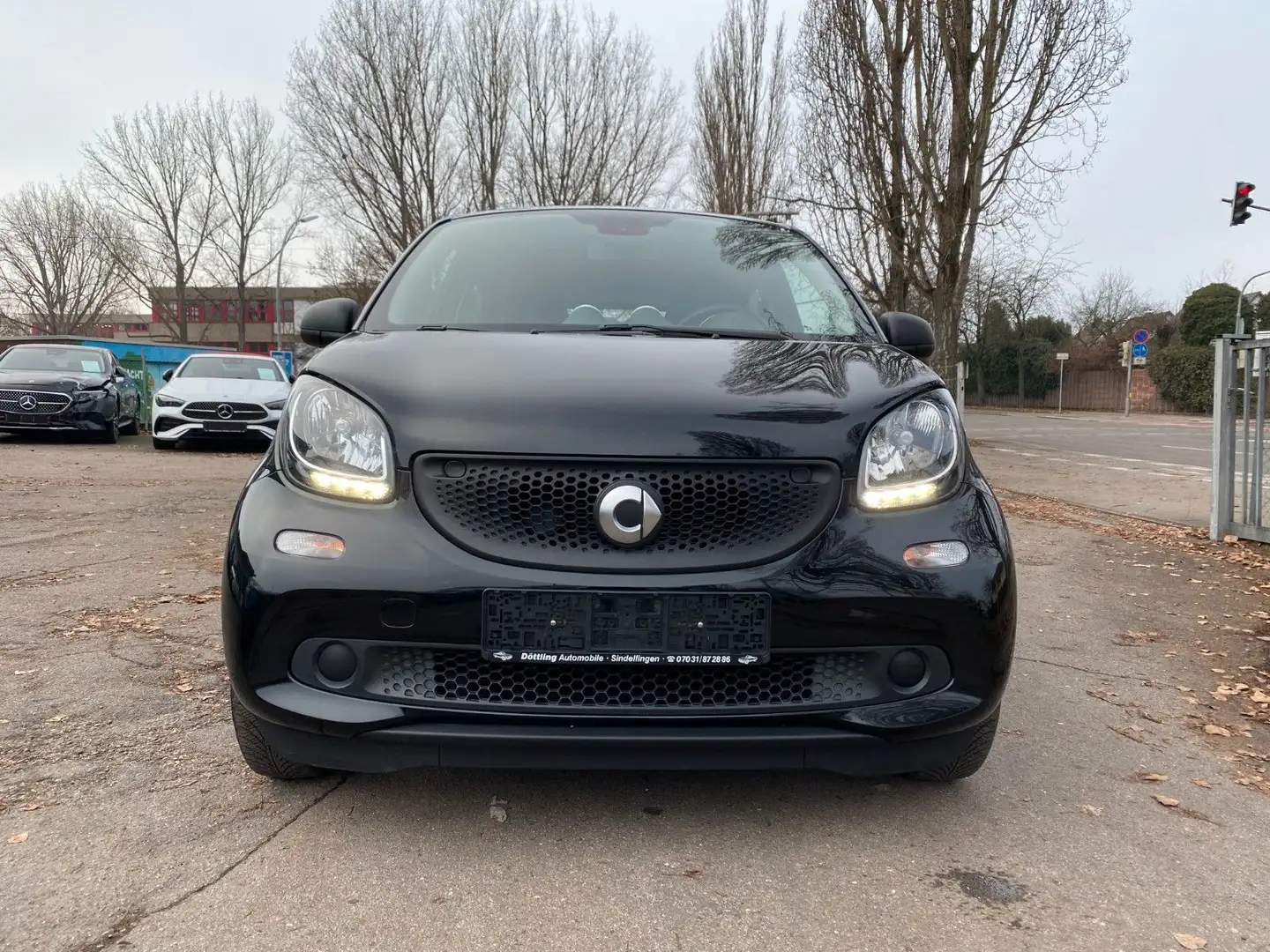 smart forFour *66kW/Twinamic/Cool&Audio/15"-Alufelgen* Noir - 1