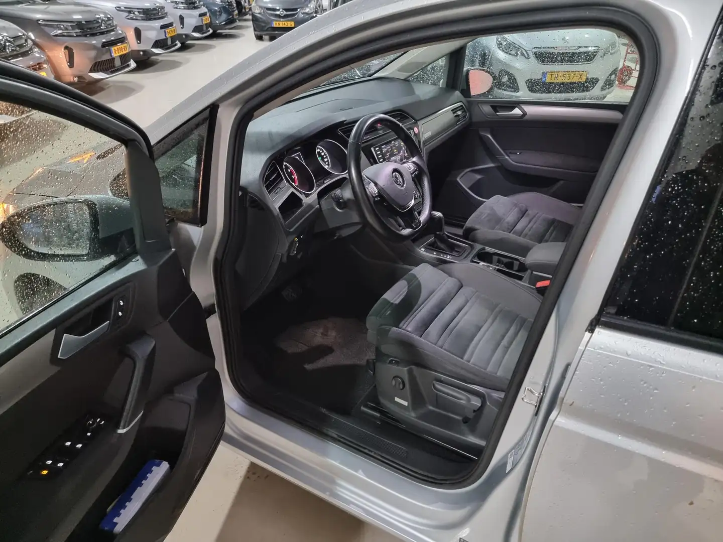 Volkswagen Touran 1.4 TSI Connected Series Pdc | Lmv | Panoramadak | Grijs - 2