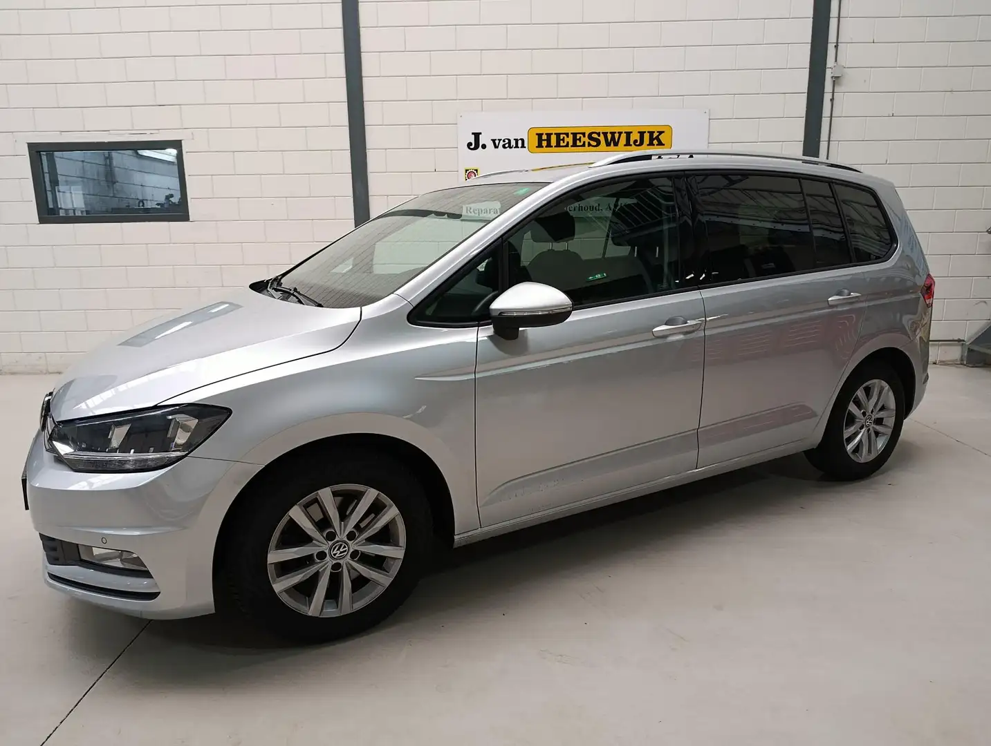 Volkswagen Touran 1.4 TSI Connected Series Pdc | Lmv | Panoramadak | Grijs - 1