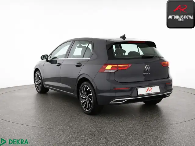 Volkswagen Golf view 2
