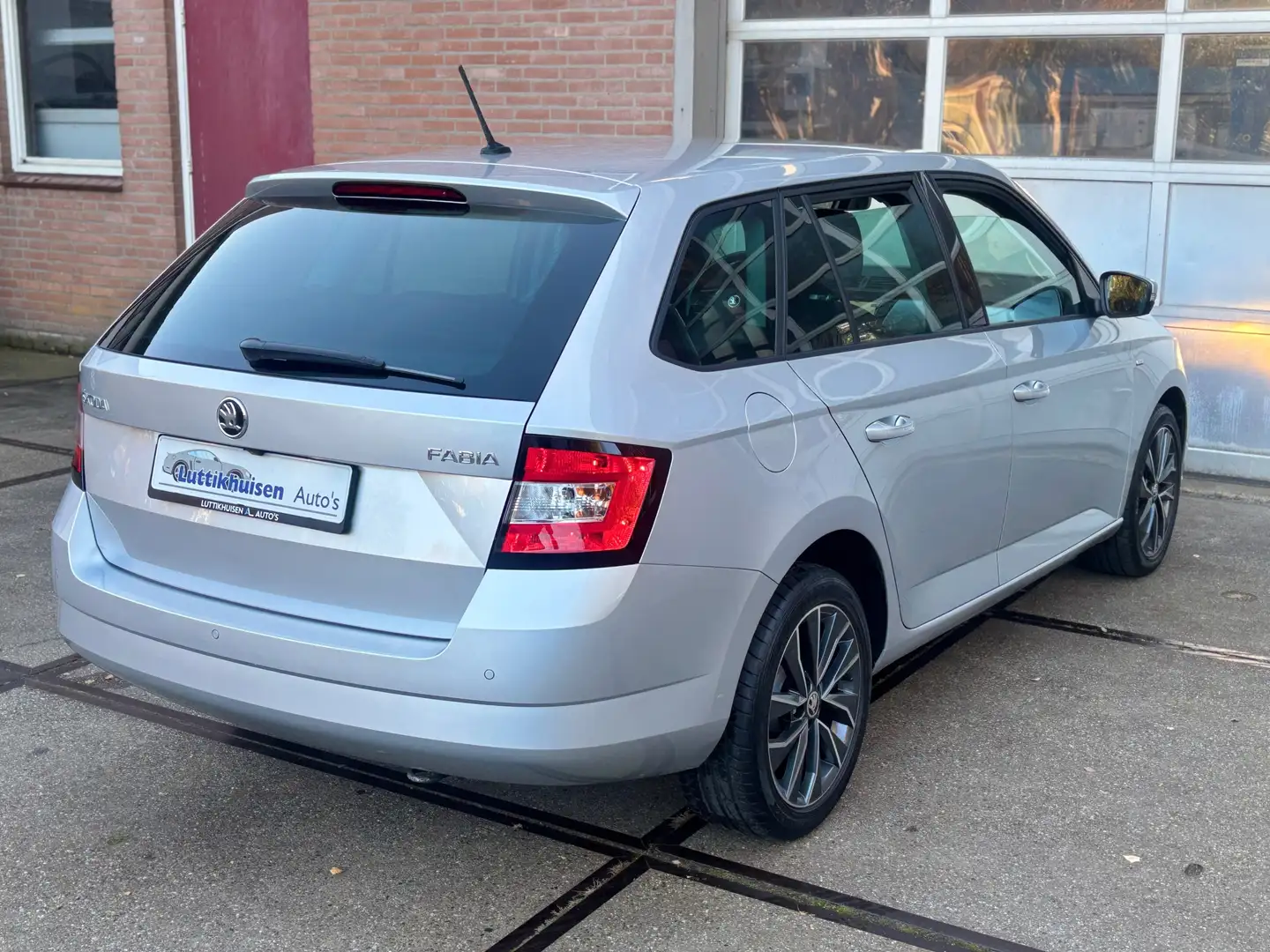 Skoda Fabia Combi 1.2 TSI Drive DSG Automaat,NAVI,CAMERA,CRUIS Plateado - 2