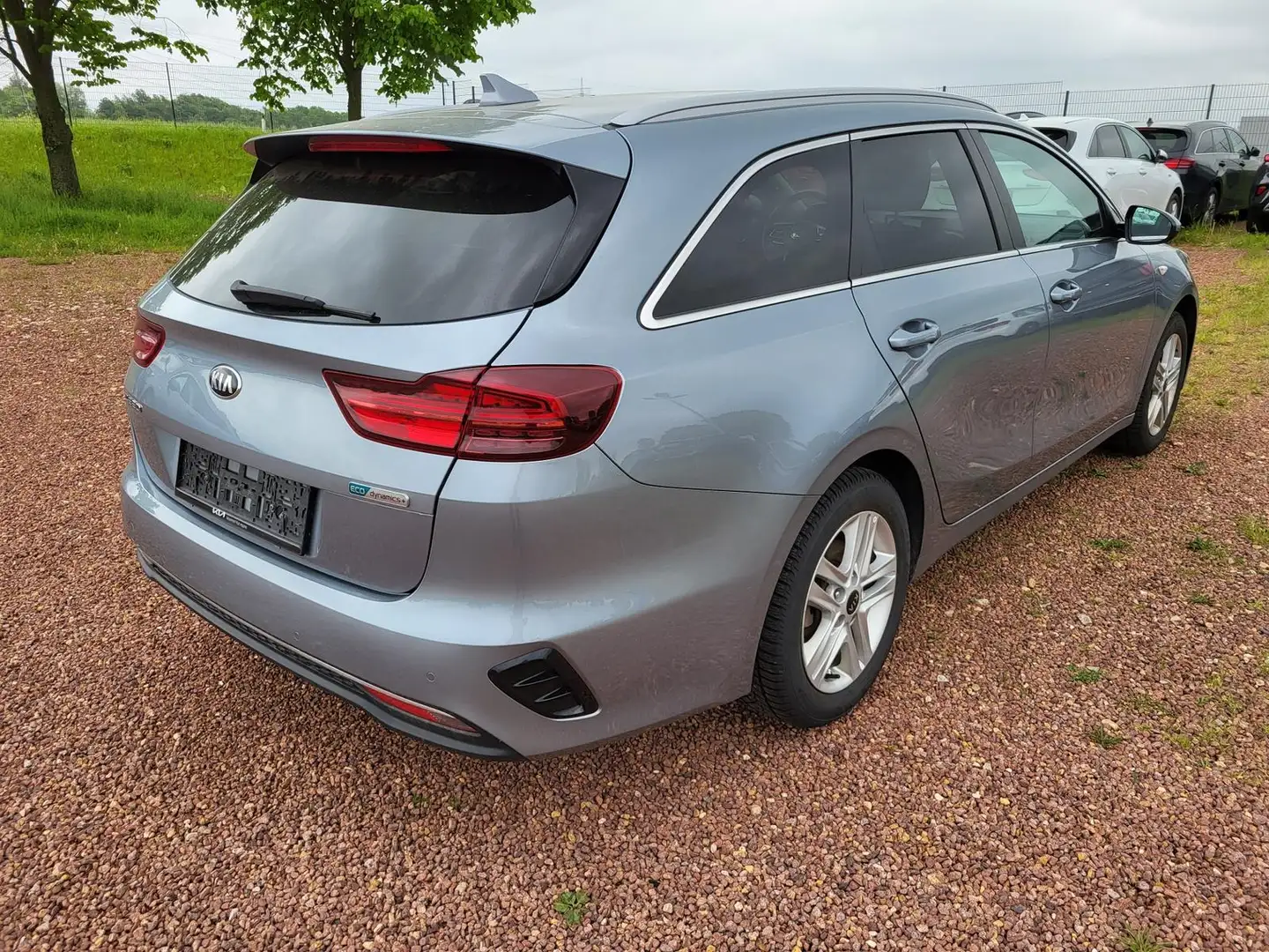 Kia Ceed SW / cee'd SW 1.6 CRDI Navi|Winter|Klimaaut.|PDC Silber - 2