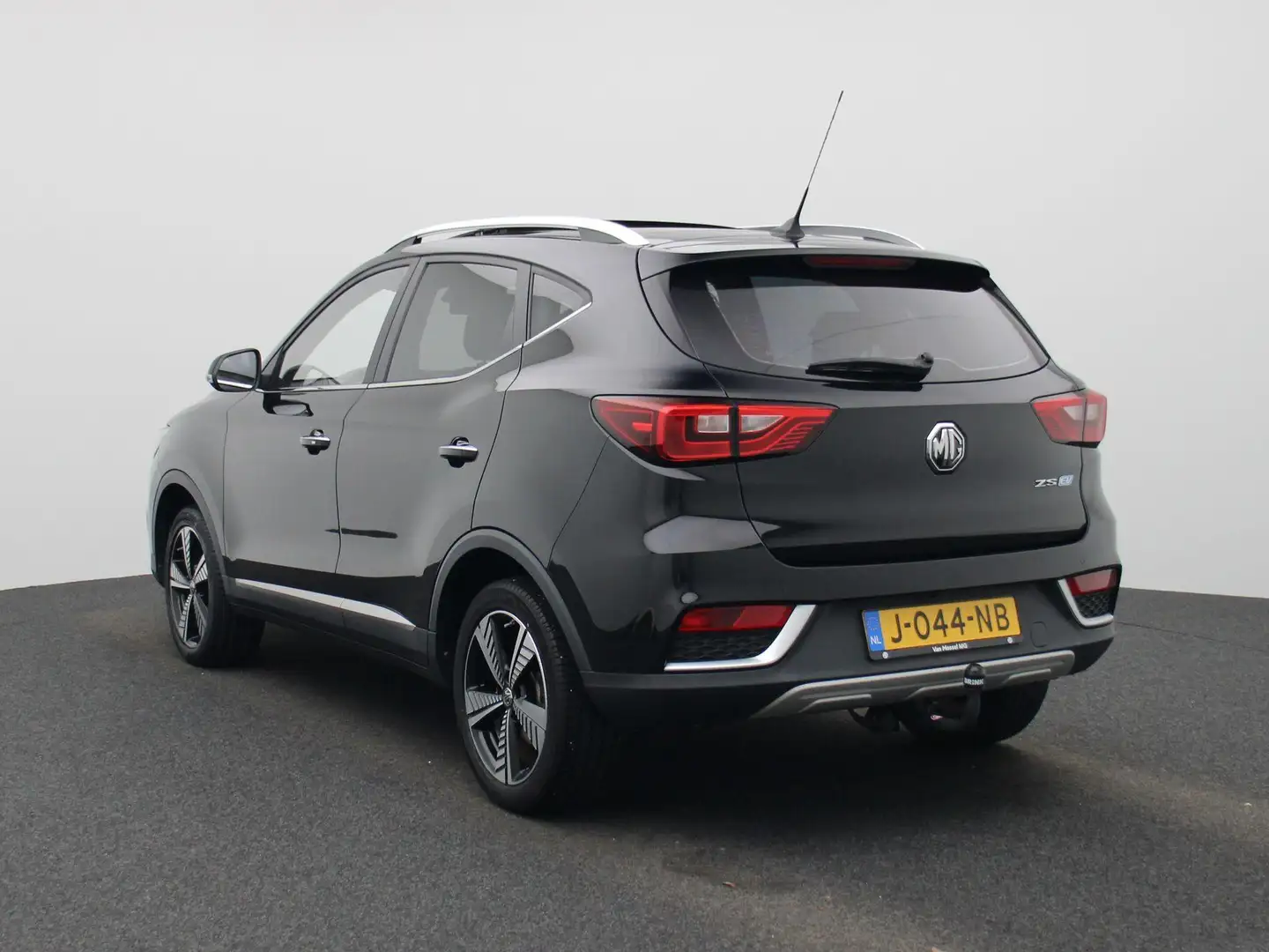 MG ZS MG EV Luxury 45 kWh Aut. | Panoramadak | Trekhaak Zwart - 2