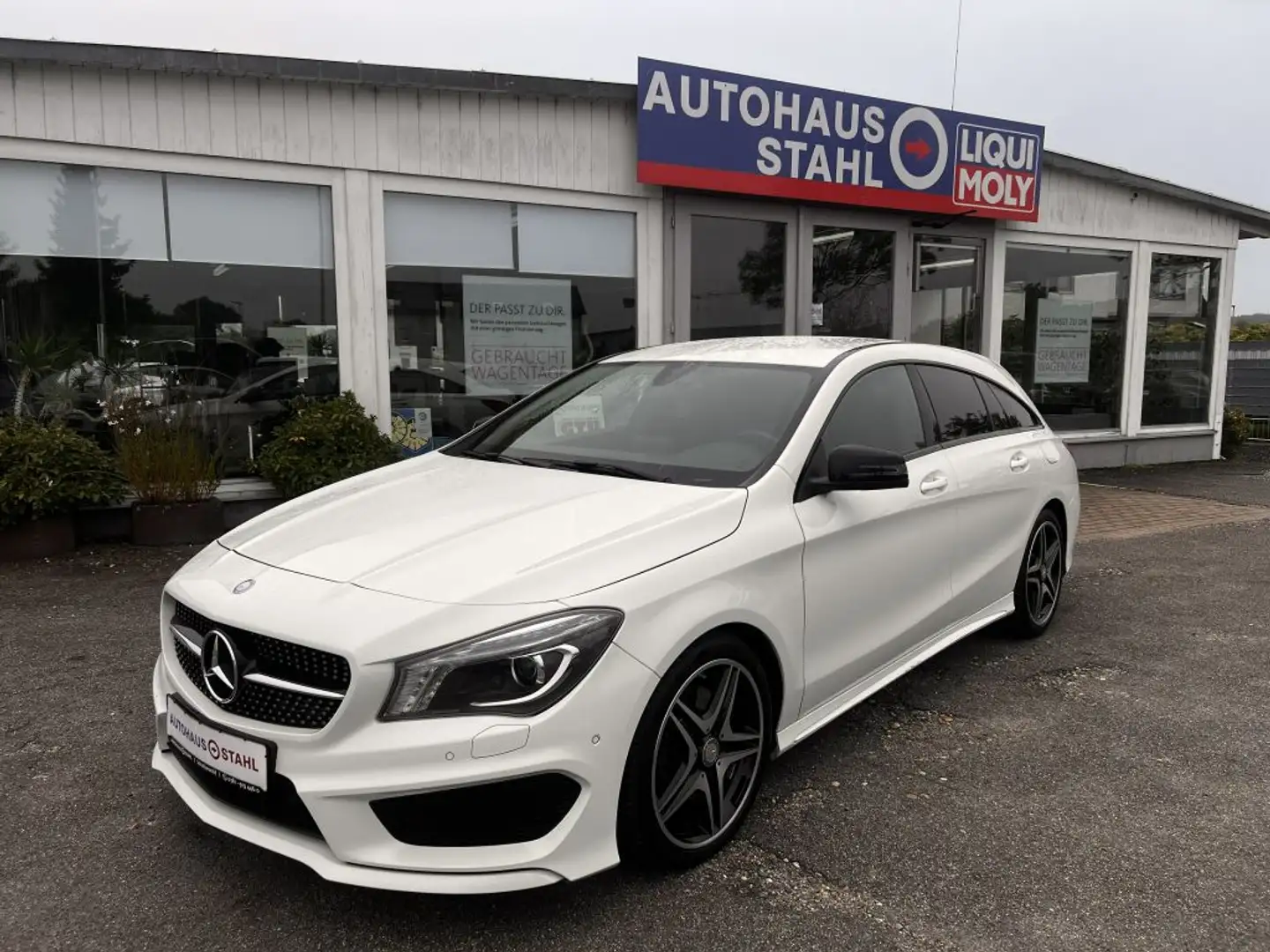 Mercedes-Benz CLA 220 Shooting Brake (CDI) d 7G-DCT AMG Line Weiß - 1