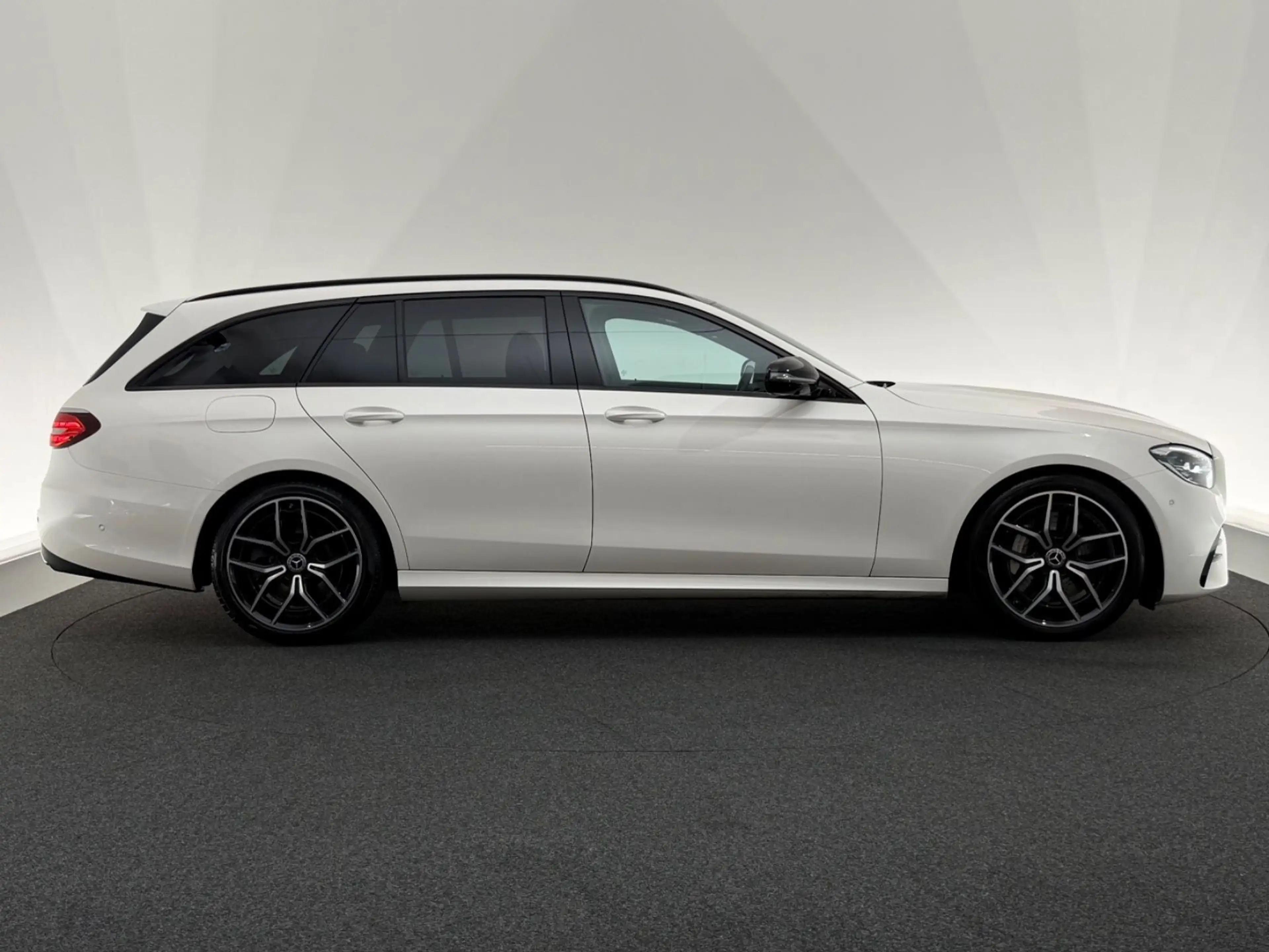 Mercedes-Benz E 450 4Ma.*AMG LINE*NIGHT-LED-AHK-PANO-360°-ABC — photo 8