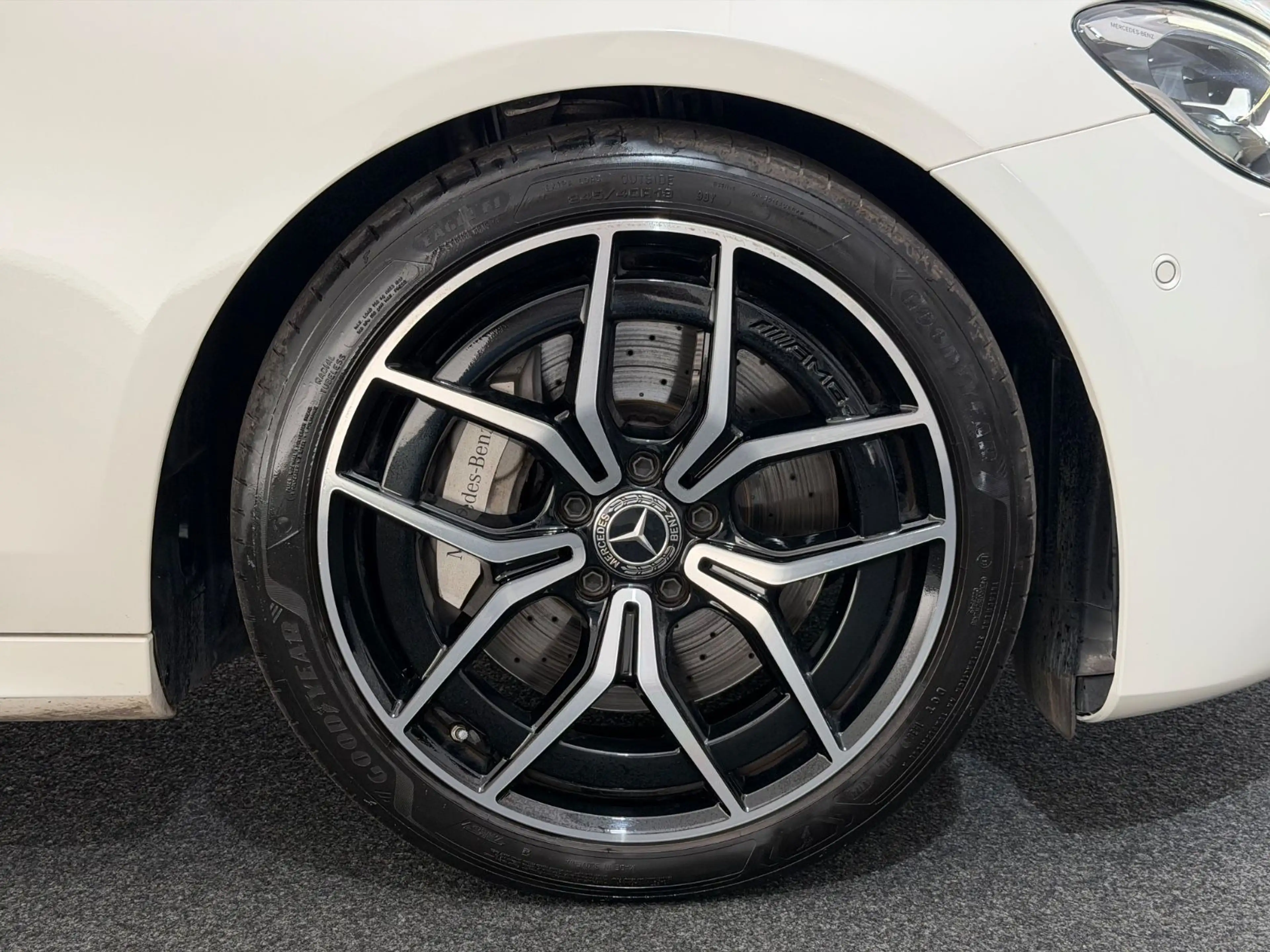Mercedes-Benz E 450 4Ma.*AMG LINE*NIGHT-LED-AHK-PANO-360°-ABC — photo 15